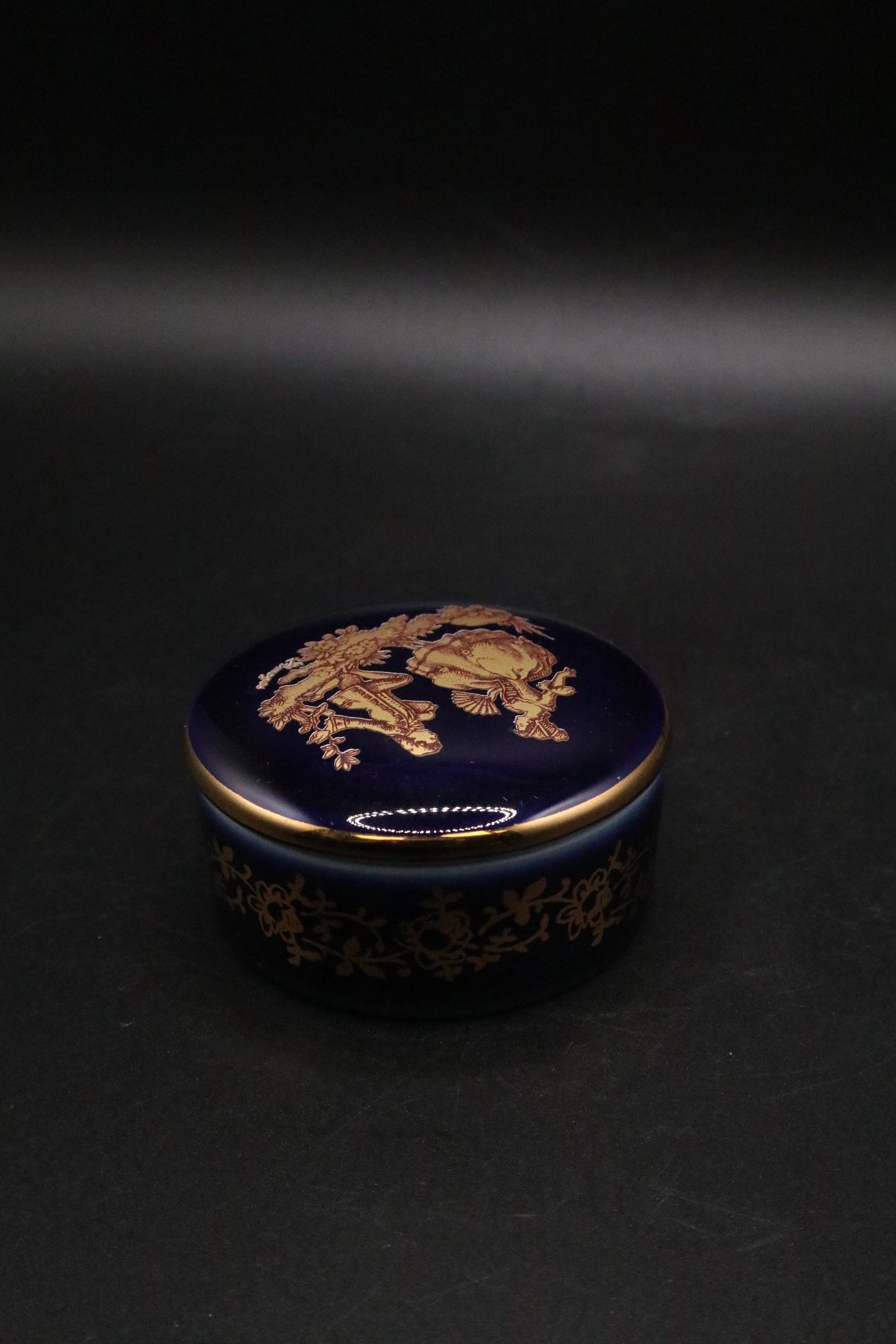VINTAGE LIMOGES FRANCE COBALT BLUE TRINKET BOX GOLD GILT COURTING COUPLE