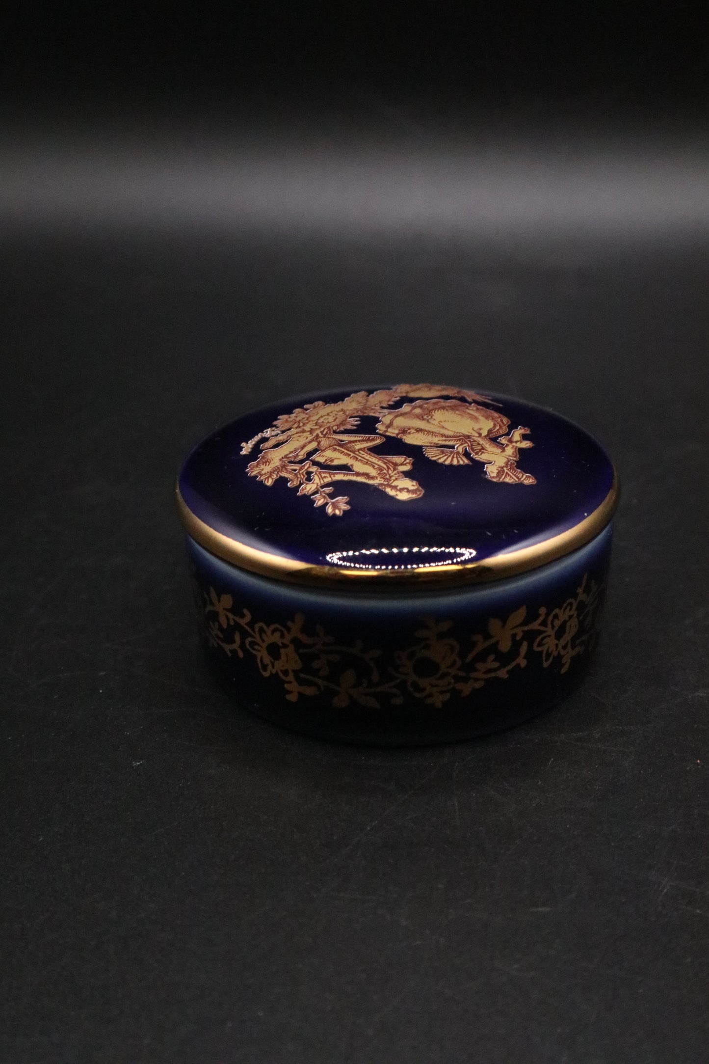 VINTAGE LIMOGES FRANCE COBALT BLUE TRINKET BOX GOLD GILT COURTING COUPLE