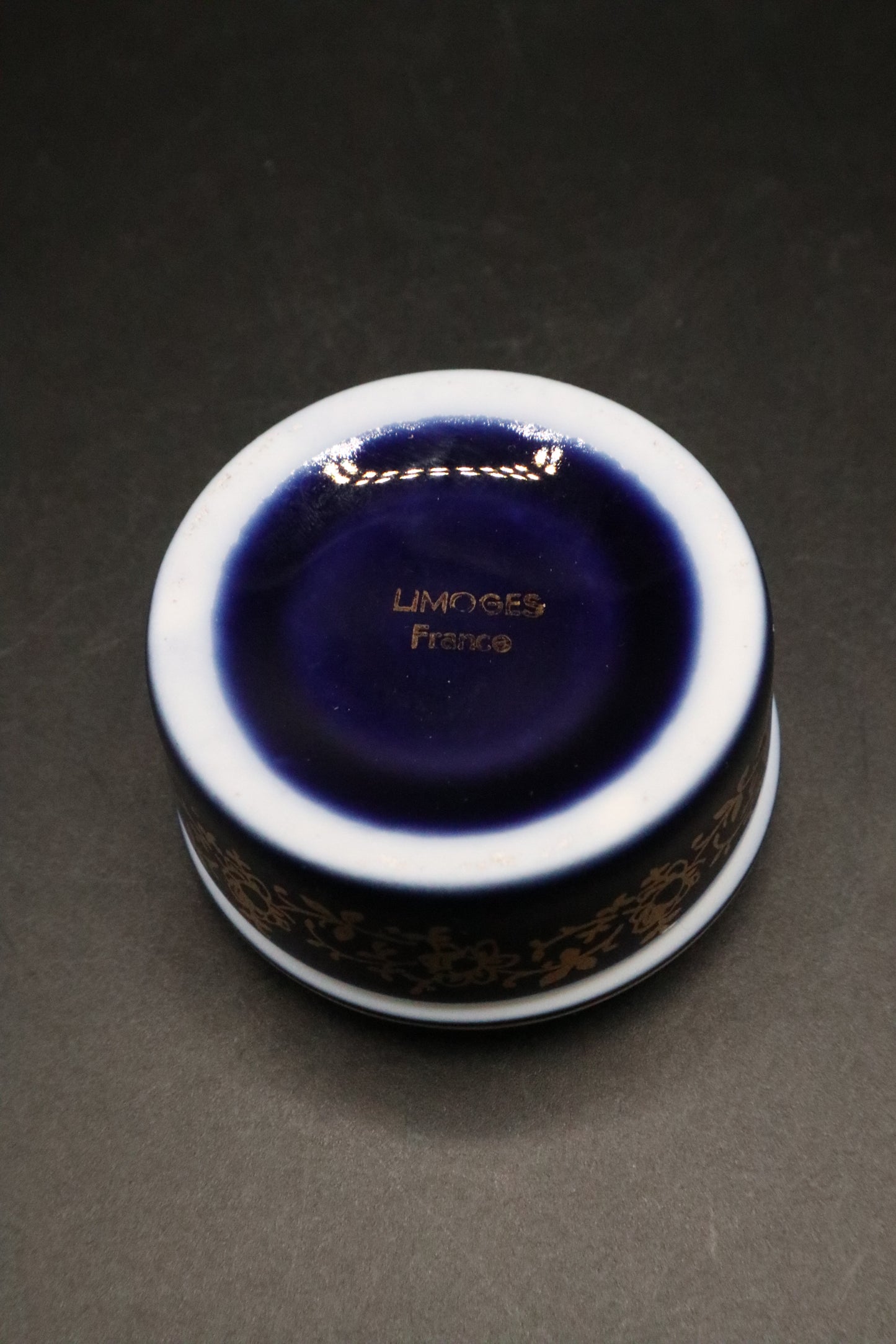 VINTAGE LIMOGES FRANCE COBALT BLUE TRINKET BOX GOLD GILT COURTING COUPLE