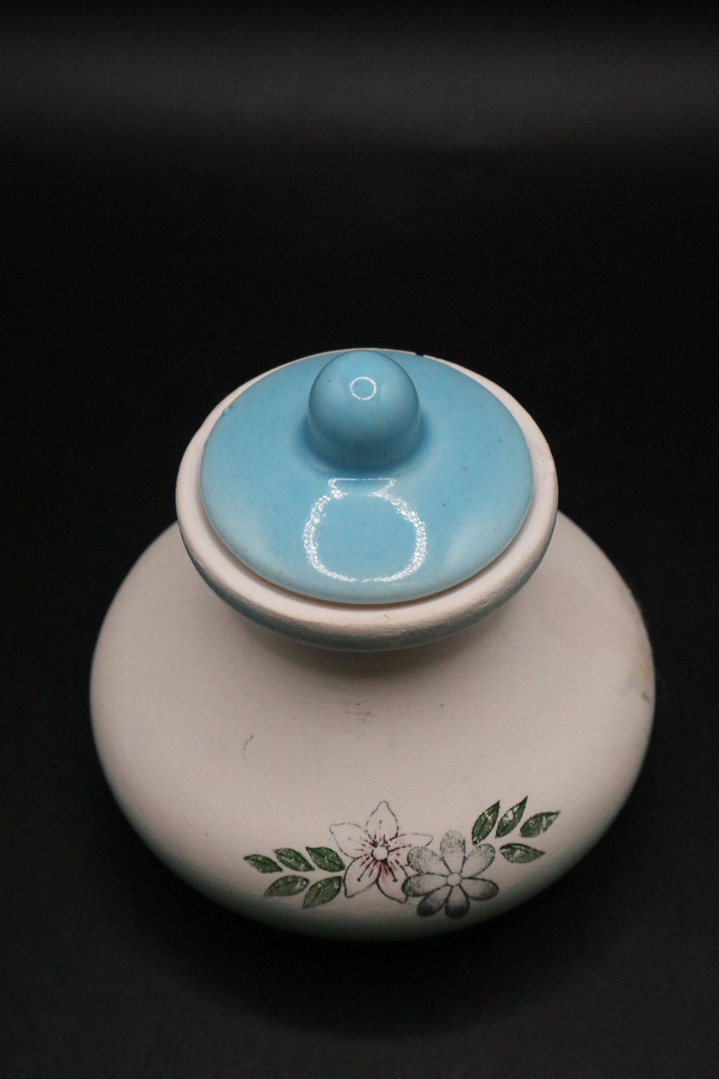 VINTAGE CERAMIC ROUND BOTTOM FLORAL DESIGN SMALL JAR WITH LID