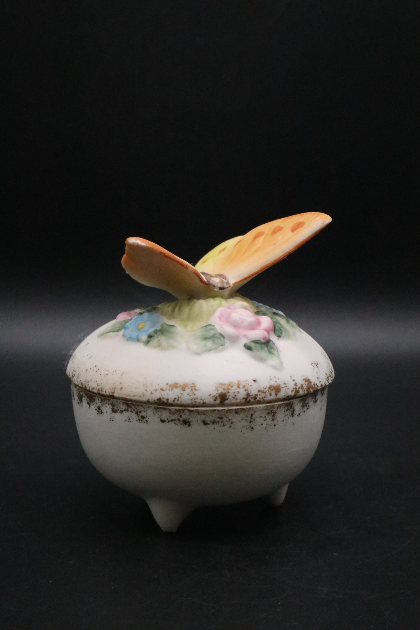 VINTAGE BUTTERFLY FLORAL PORCELAIN FOOTED TRINKET BOX