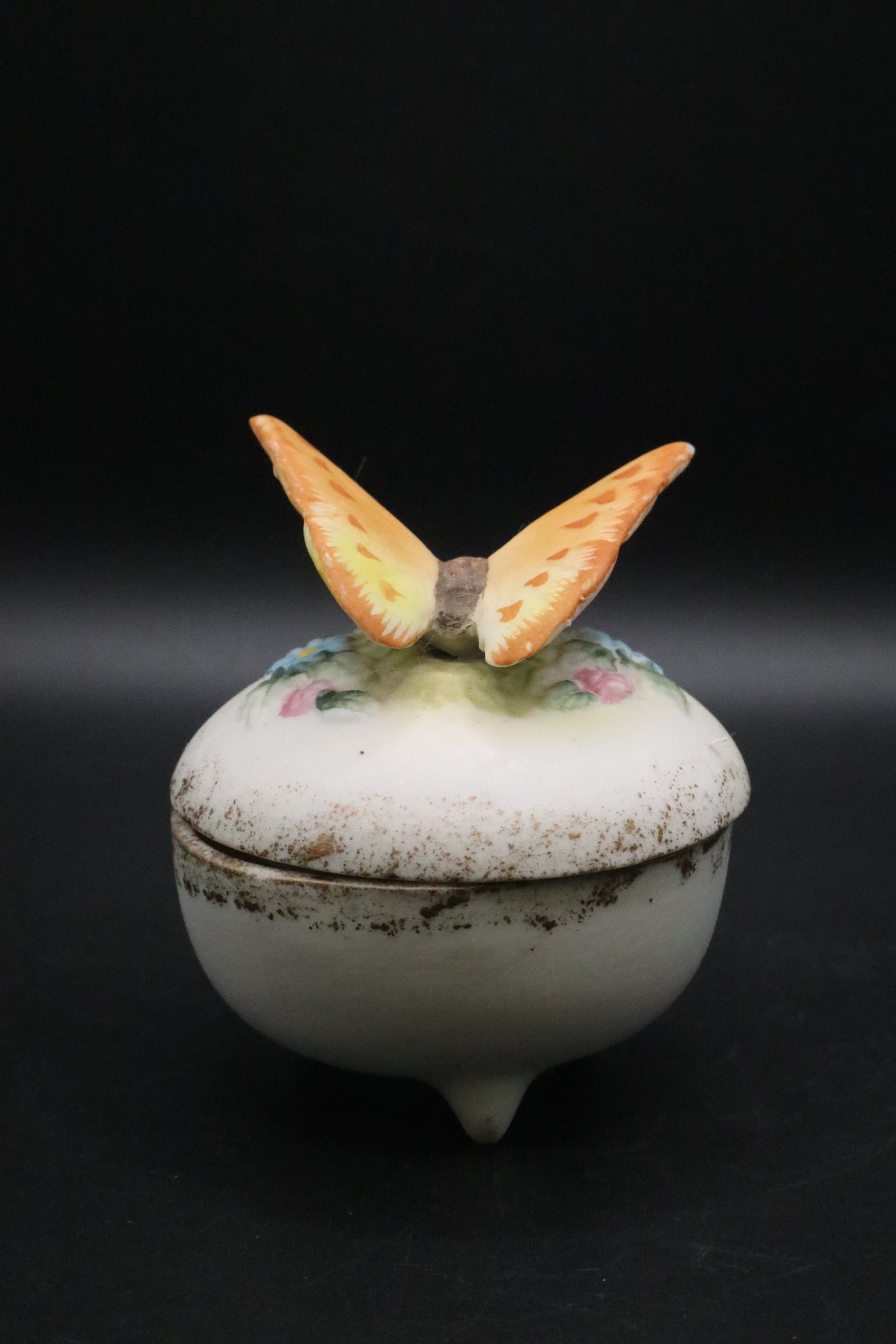 VINTAGE BUTTERFLY FLORAL PORCELAIN FOOTED TRINKET BOX