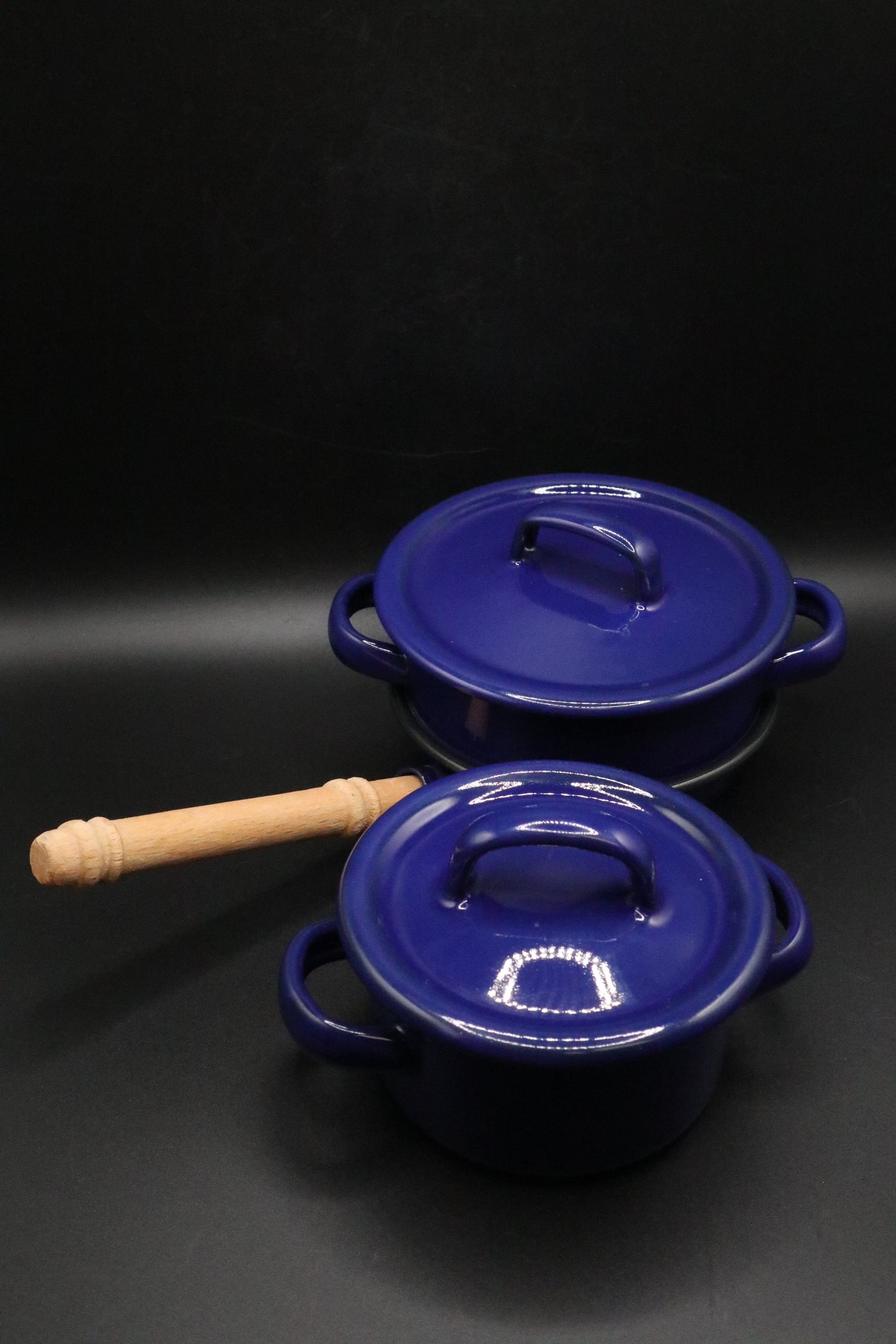 CHILD'S BLUE ENAMELED POTS SET OF 3