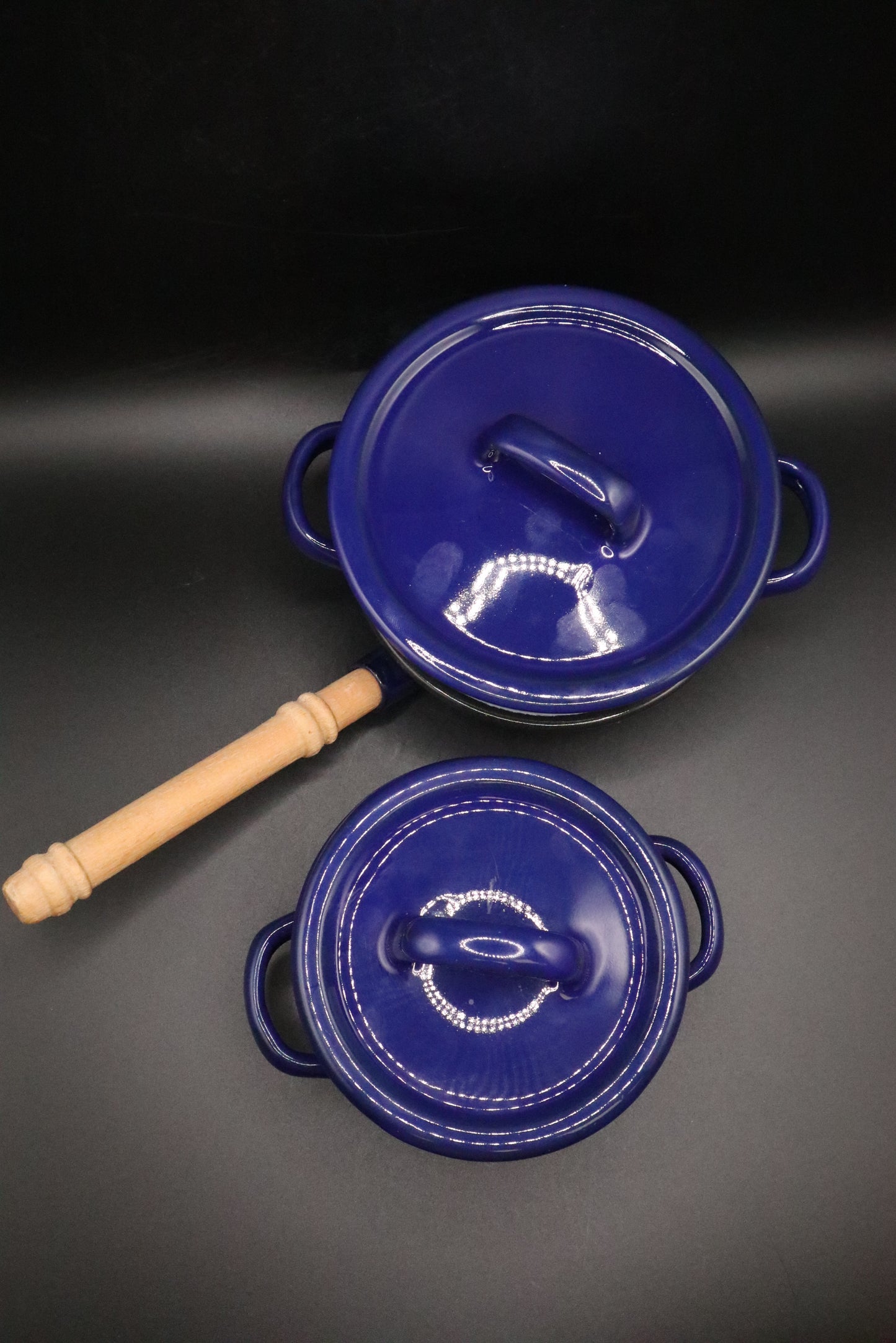 CHILD'S BLUE ENAMELED POTS SET OF 3