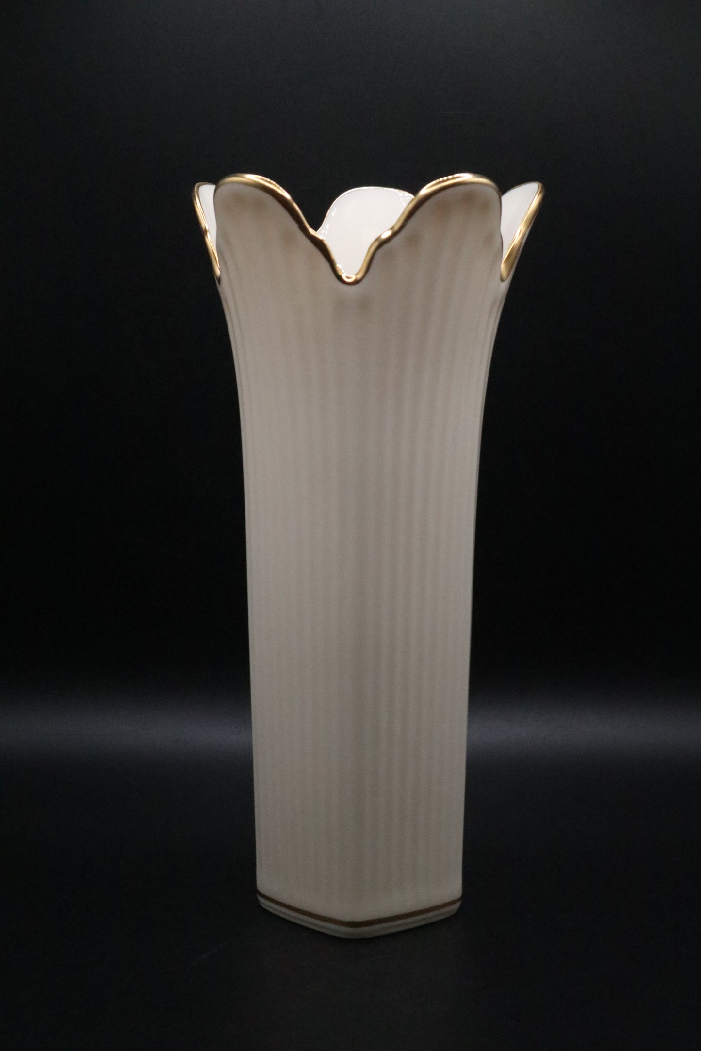 LENOX MERIDIAN RIBBED VASE 24K GOLD