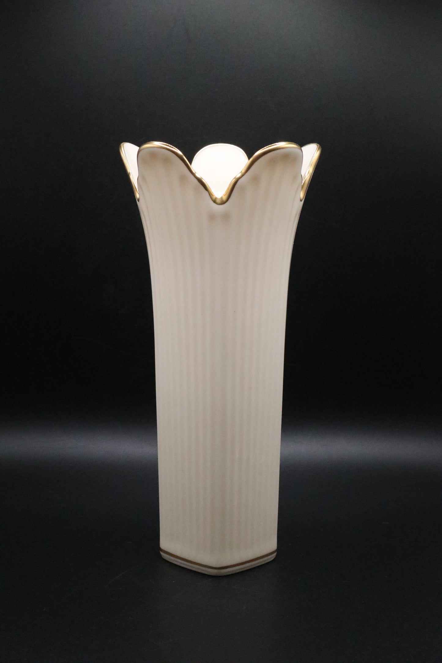 LENOX MERIDIAN RIBBED VASE 24K GOLD