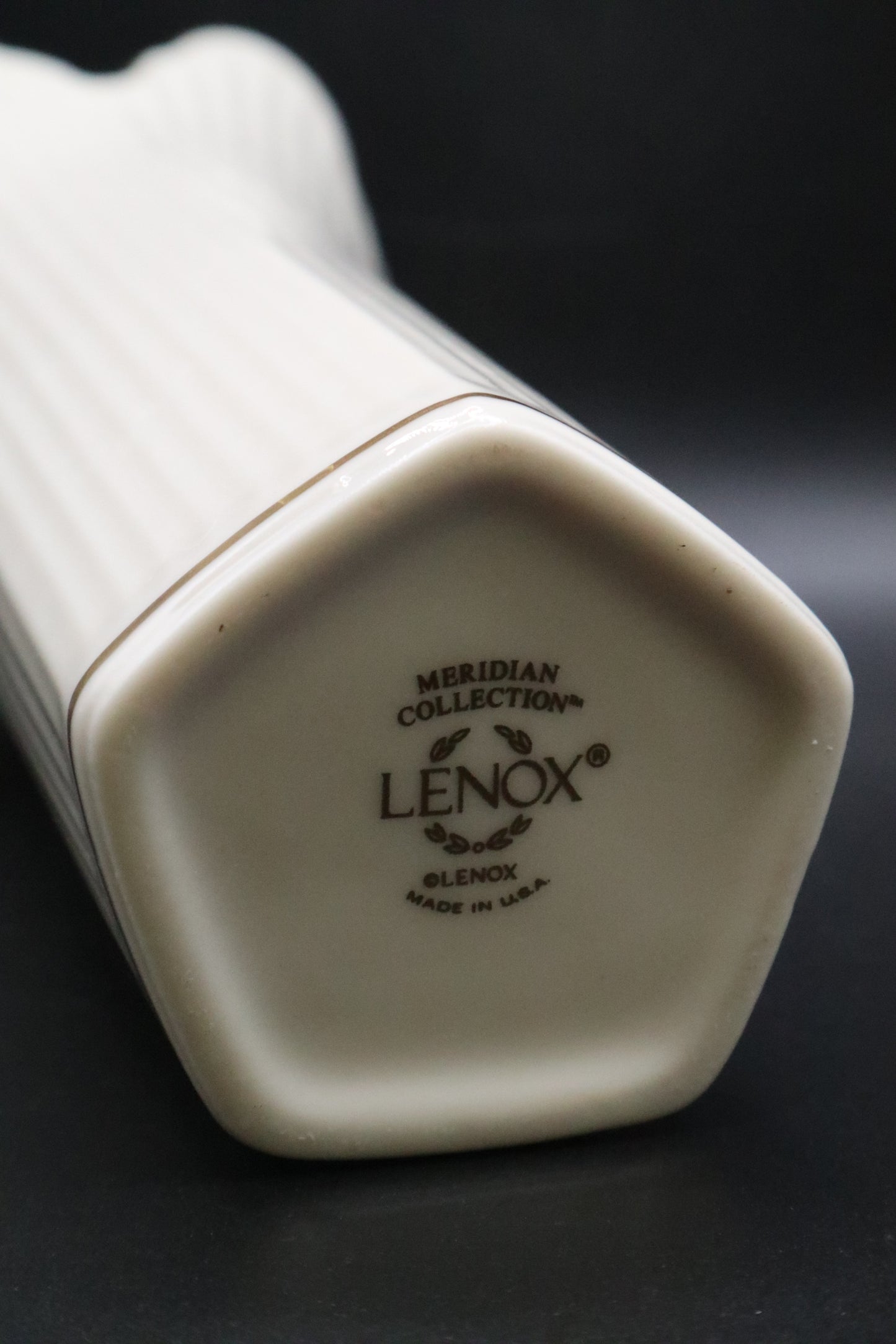 LENOX MERIDIAN RIBBED VASE 24K GOLD