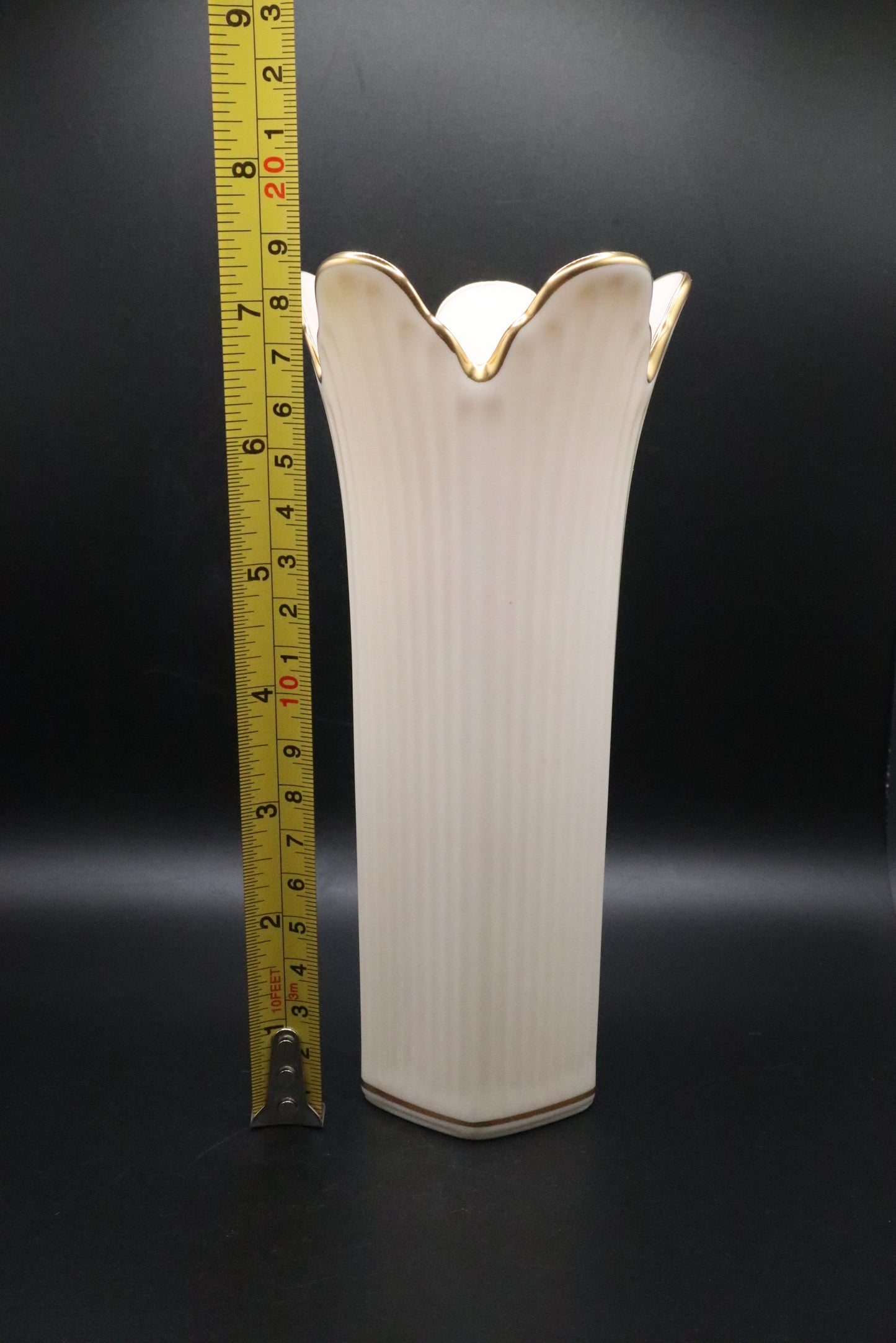 LENOX MERIDIAN RIBBED VASE 24K GOLD