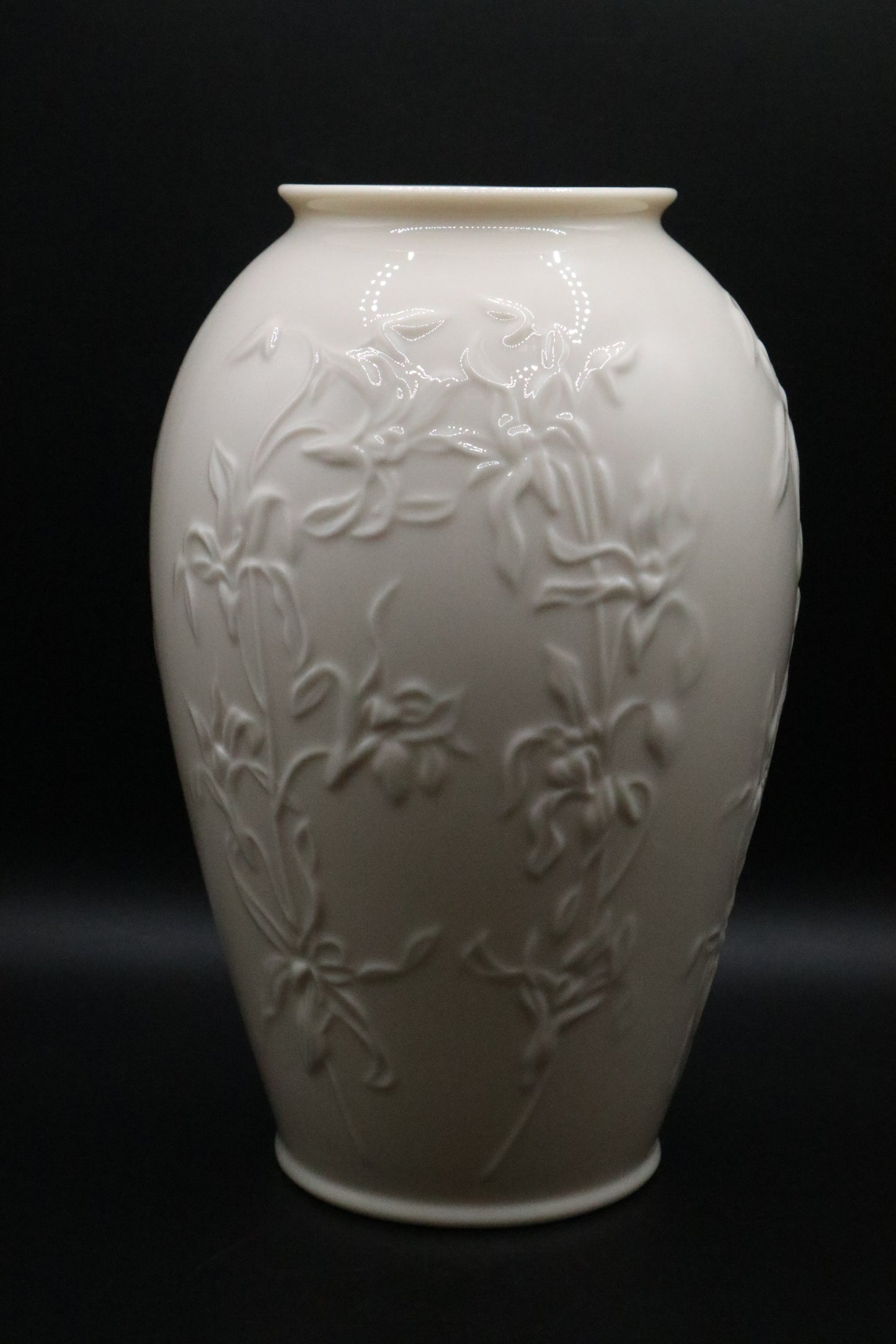 LENOX MASTERPIECE EMBOSSED FLOWER VASE