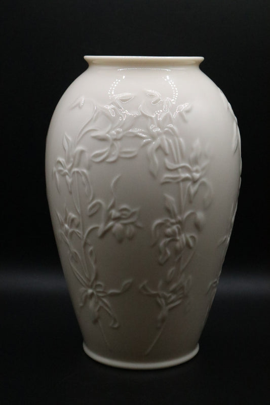 LENOX MASTERPIECE EMBOSSED FLOWER VASE