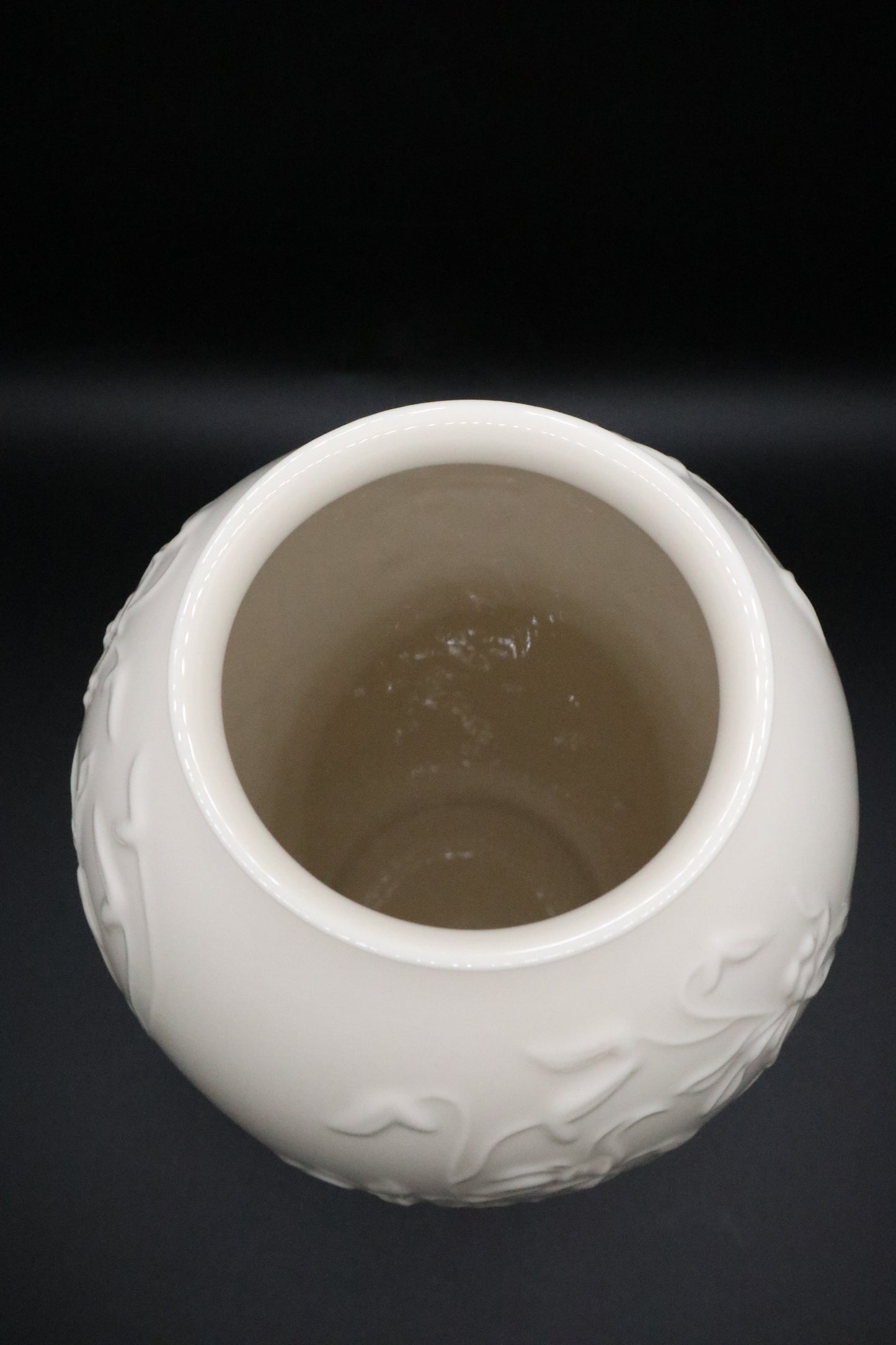 LENOX MASTERPIECE EMBOSSED FLOWER VASE