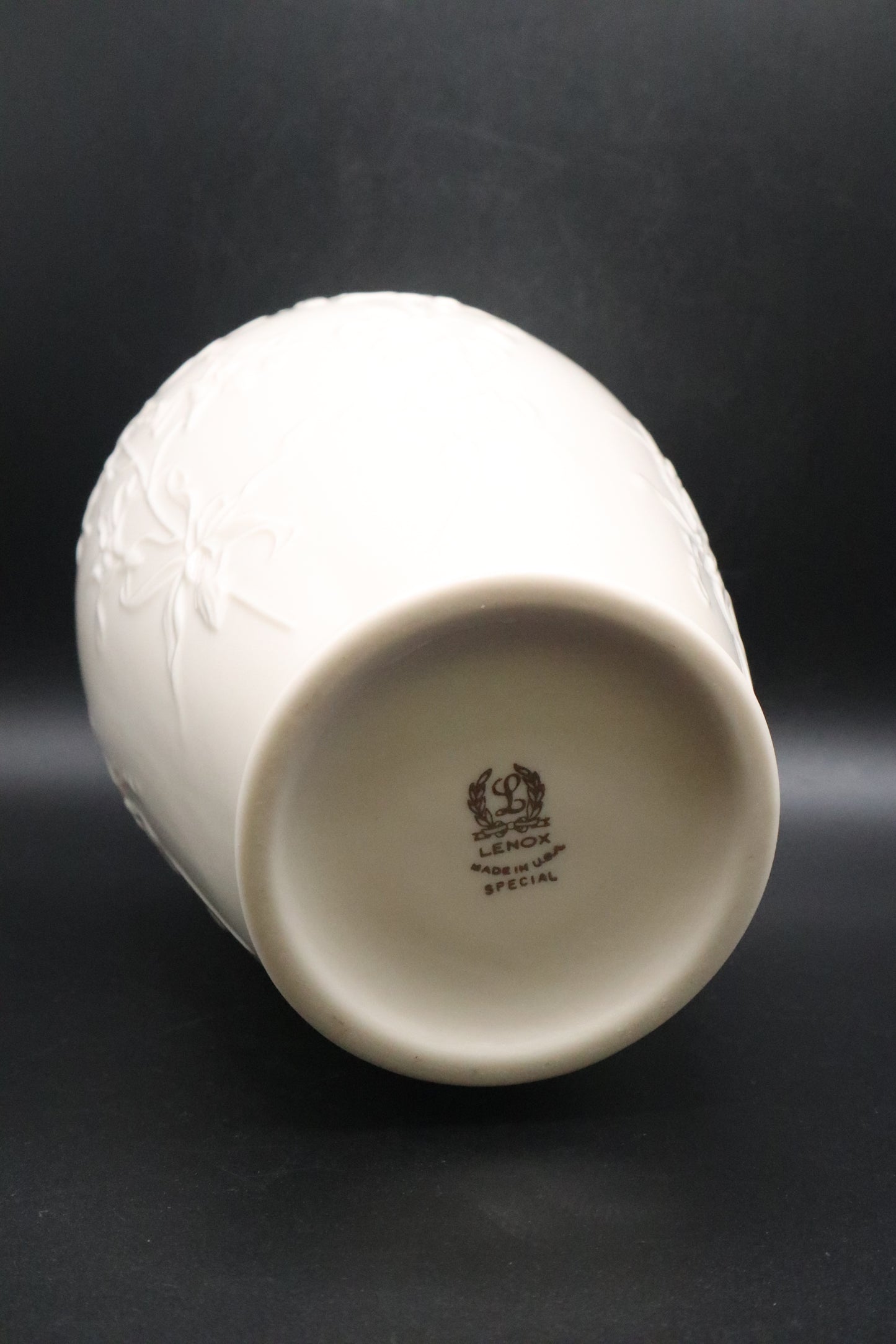 LENOX MASTERPIECE EMBOSSED FLOWER VASE