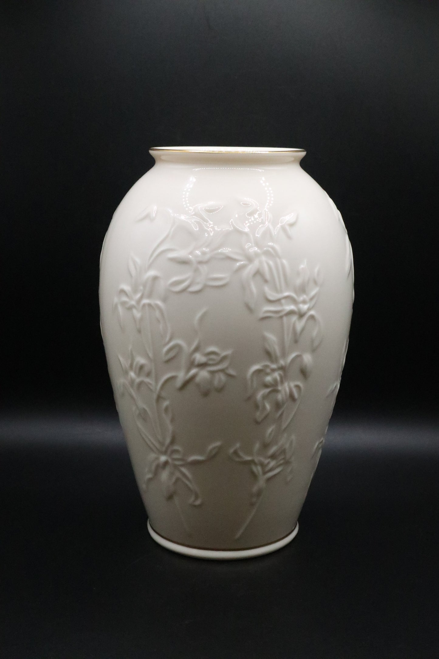 LENOX MASTERPIECE EMBOSSED FLOWER VASE GOLD TRIM