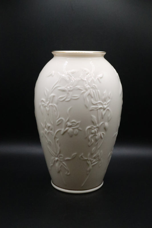 LENOX MASTERPIECE EMBOSSED FLOWER VASE GOLD TRIM