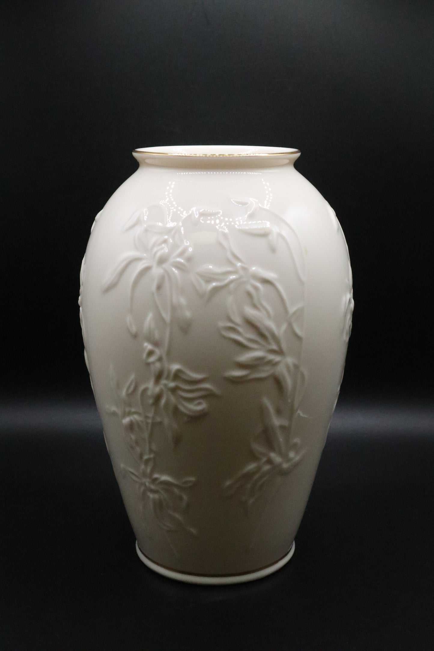 LENOX MASTERPIECE EMBOSSED FLOWER VASE GOLD TRIM