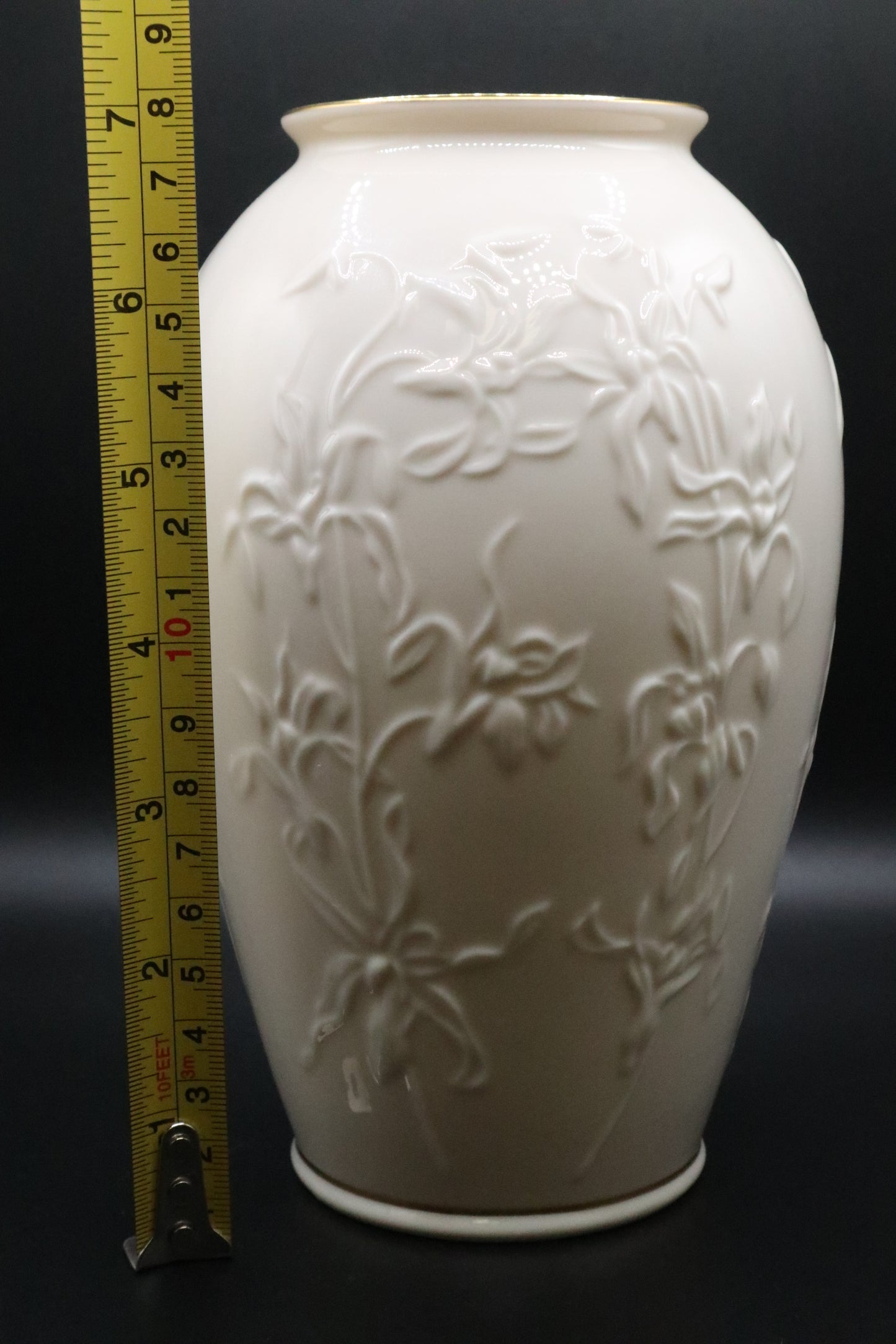 LENOX MASTERPIECE EMBOSSED FLOWER VASE GOLD TRIM