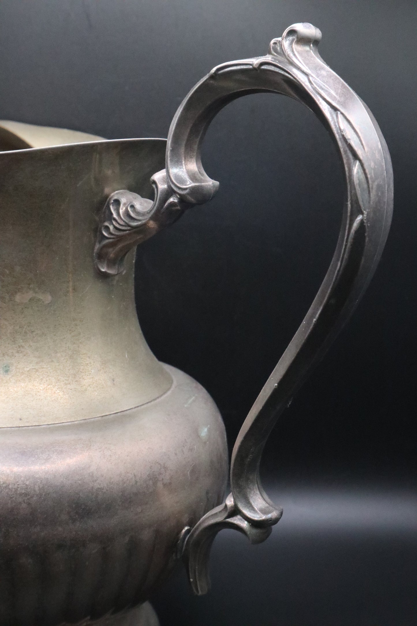 WATER PITCHER WITH ICE GUARD STAINLESS STEEL