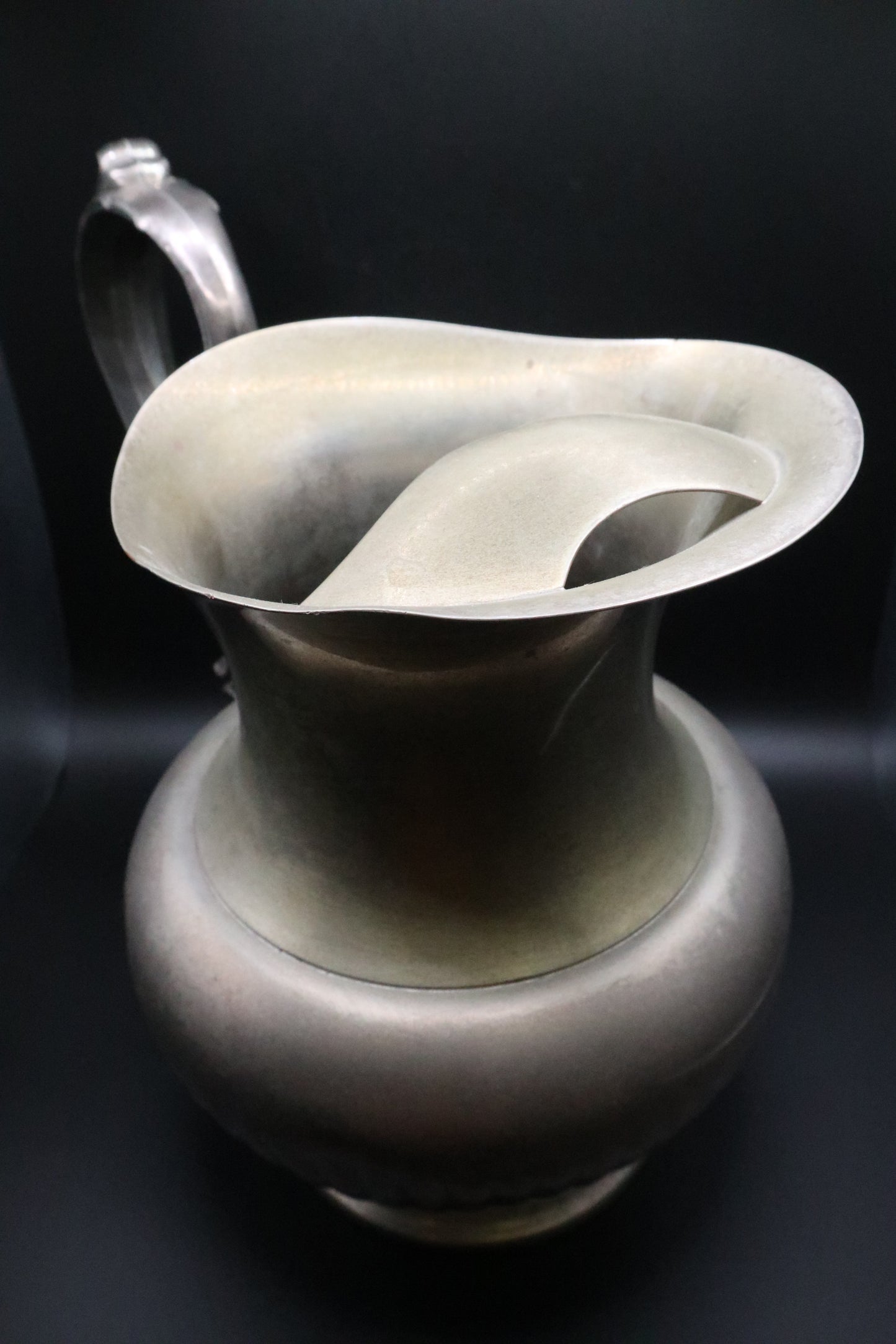 WATER PITCHER WITH ICE GUARD STAINLESS STEEL