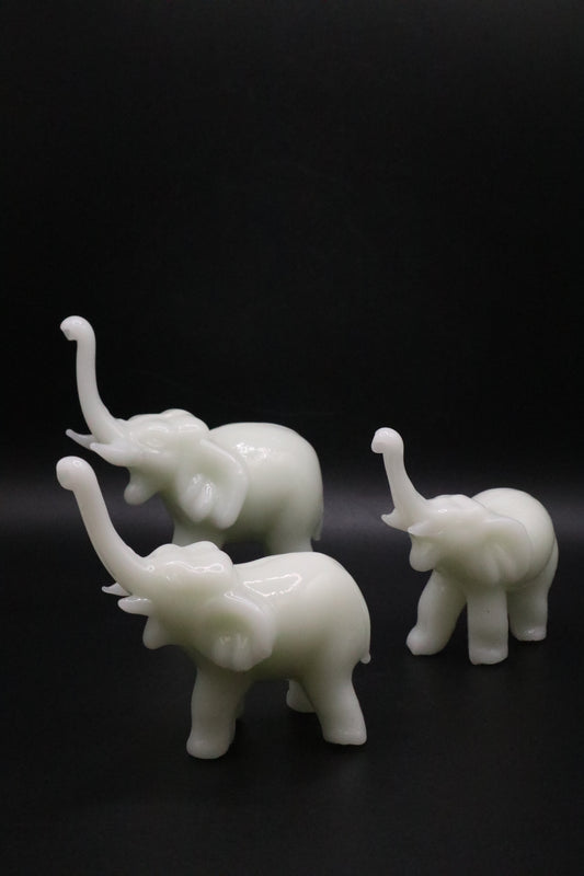 VINTAGE WHITE PERKING GLASS LUCKY ELEPHANTS SET OF 3