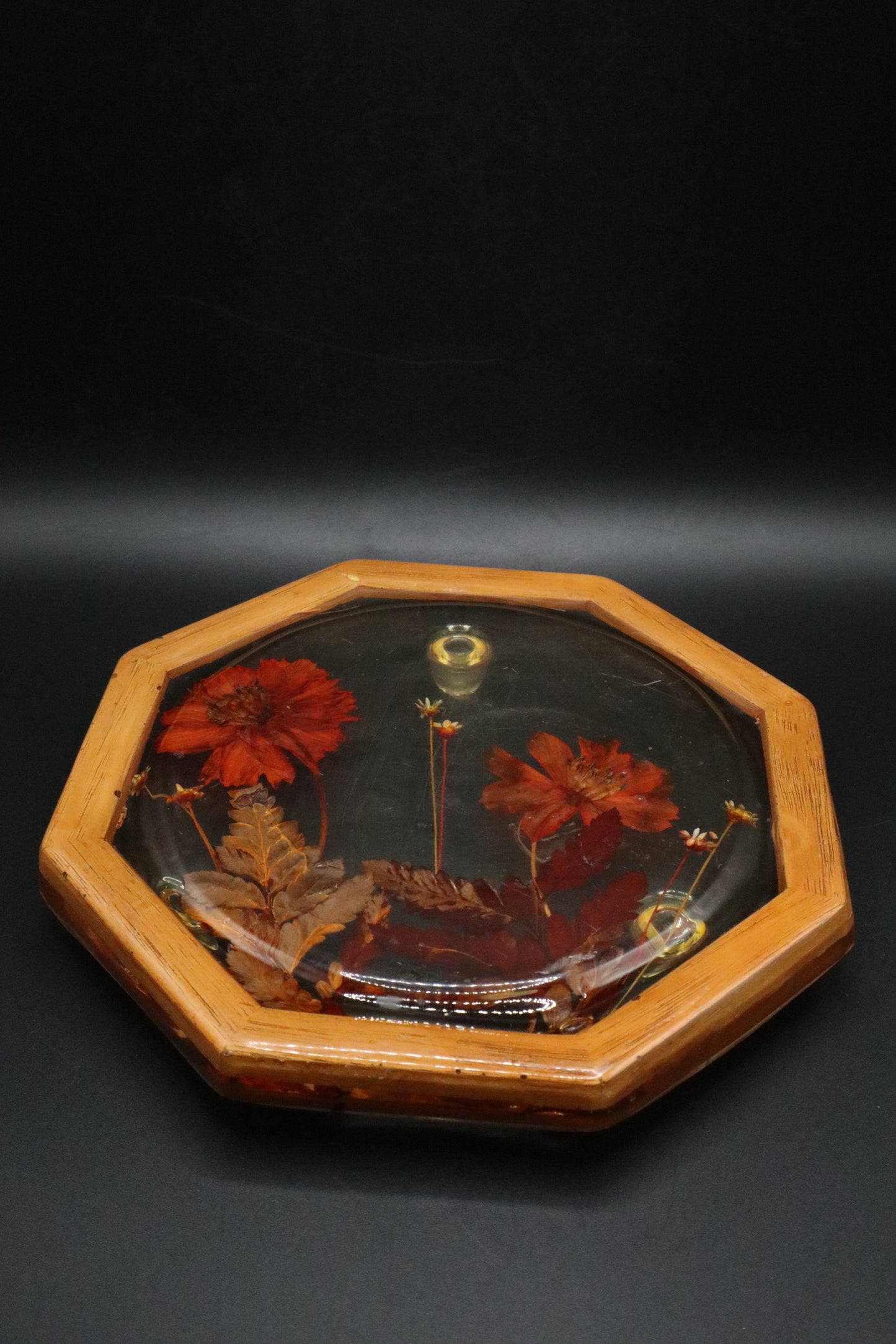 VINTAGE 1970'S PRESSED FLOWERS LUCITE TRIVET WITH WOOD