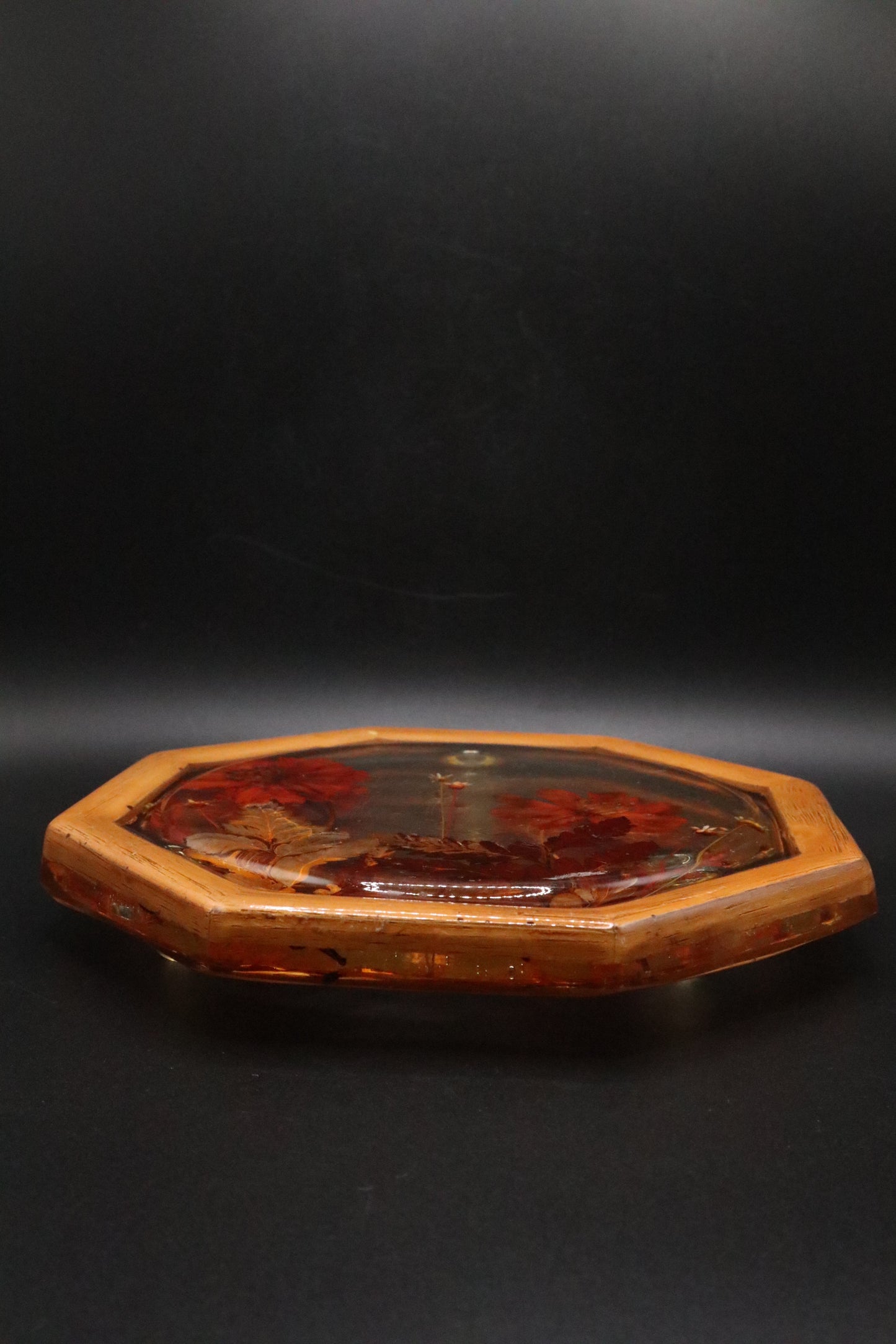 VINTAGE 1970'S PRESSED FLOWERS LUCITE TRIVET WITH WOOD