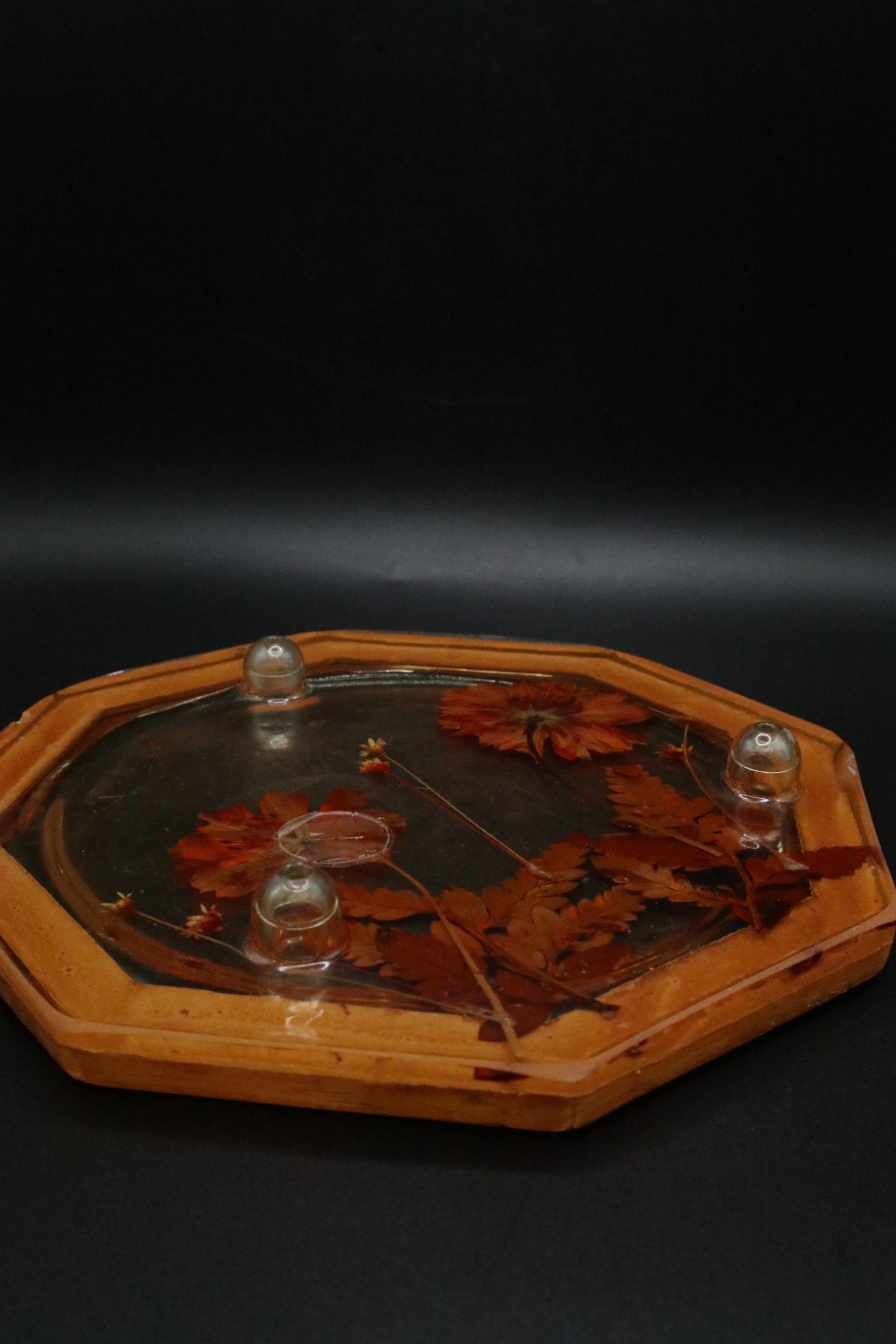 VINTAGE 1970'S PRESSED FLOWERS LUCITE TRIVET WITH WOOD