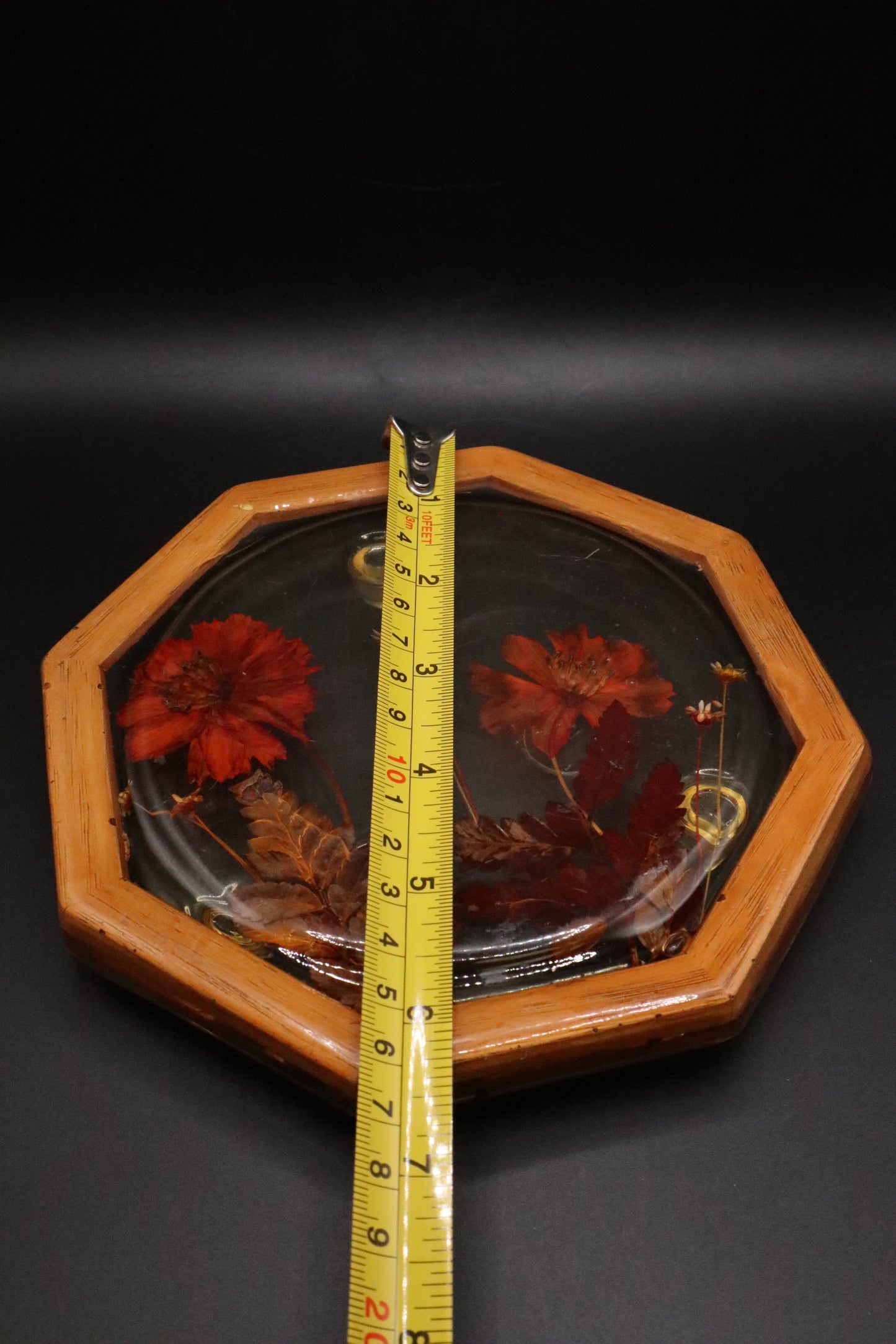 VINTAGE 1970'S PRESSED FLOWERS LUCITE TRIVET WITH WOOD