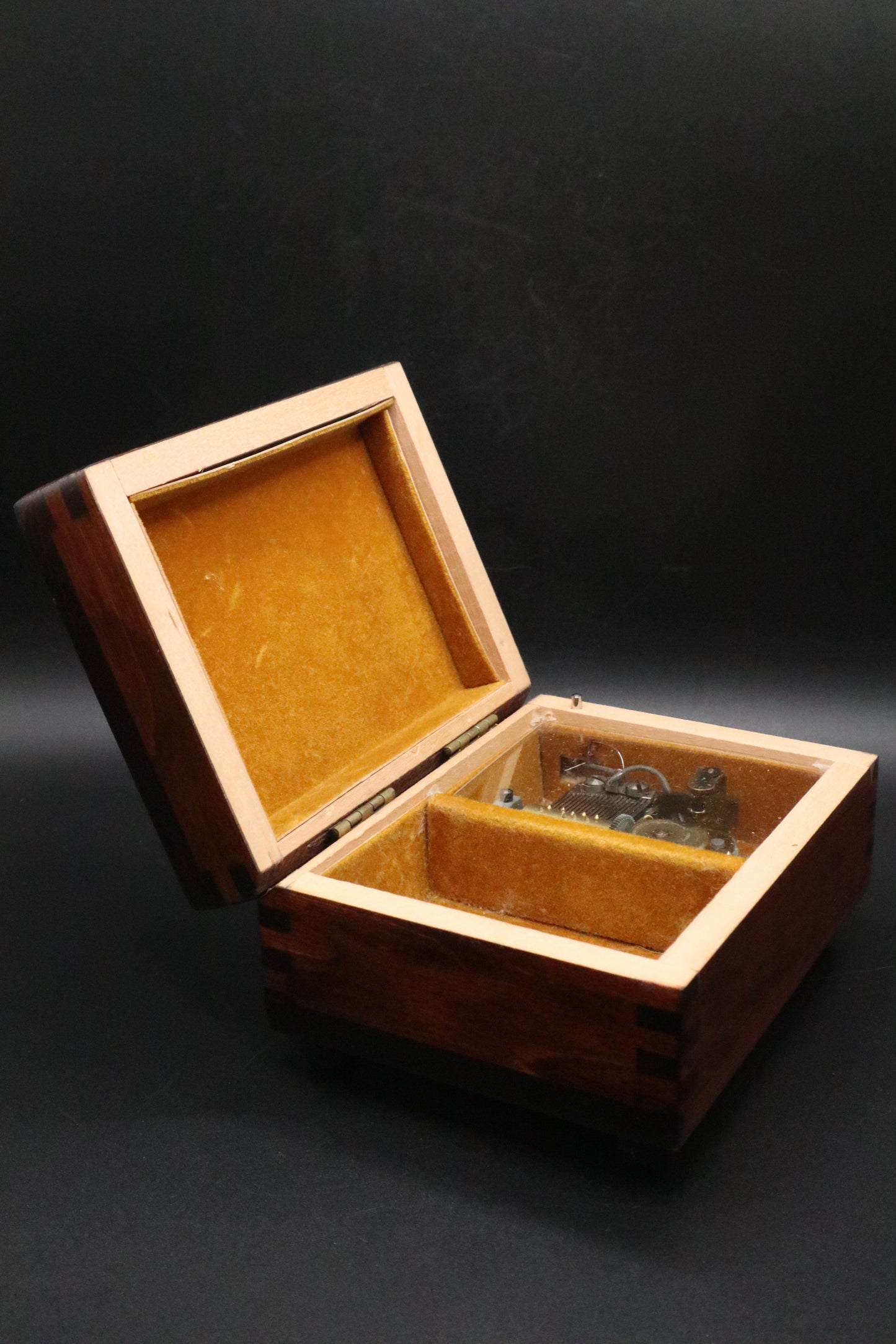 VINTAGE REUGE SWISS MVMT MUSIC TRINKET/JEWELRY BOX