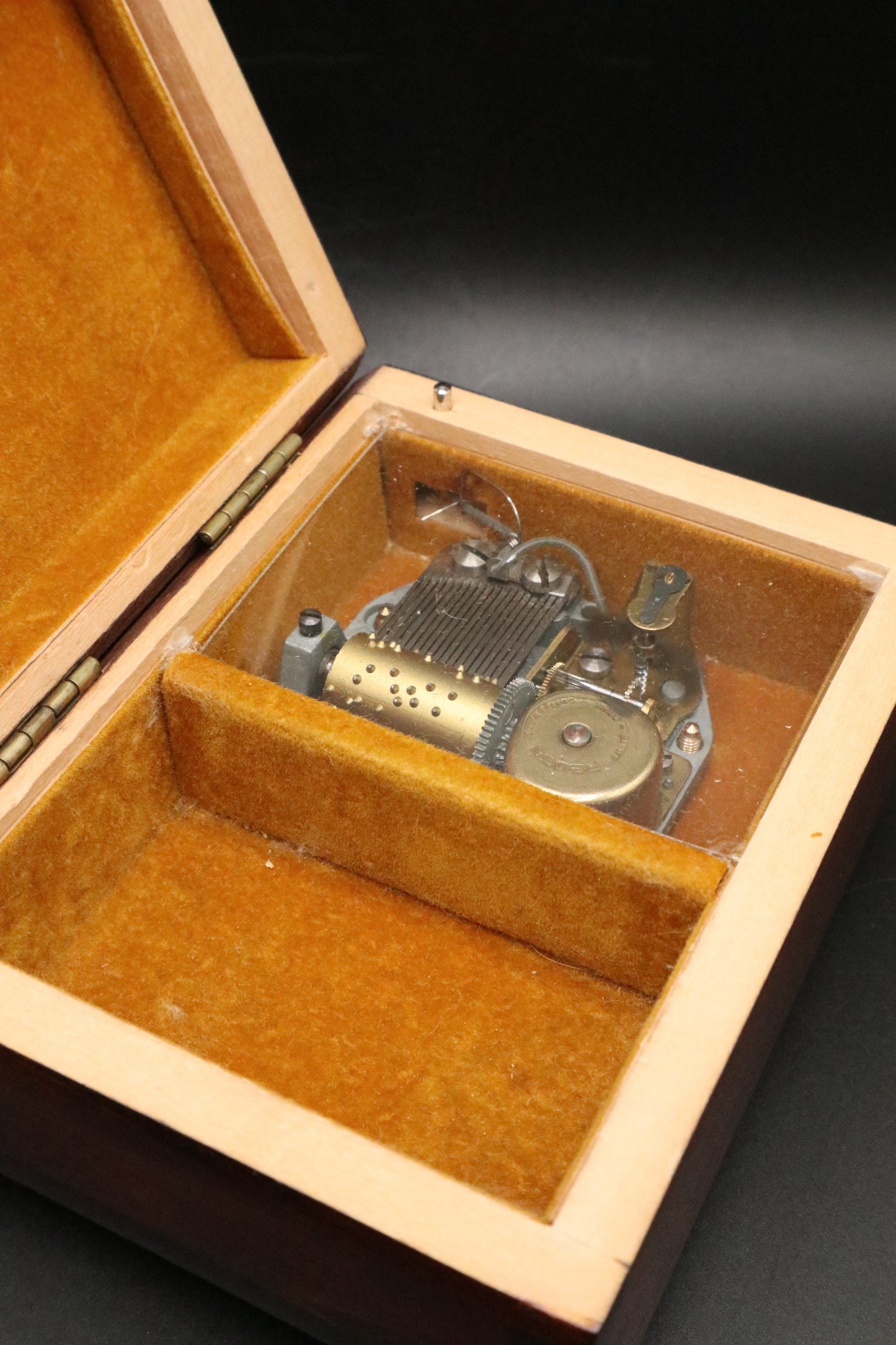 VINTAGE REUGE SWISS MVMT MUSIC TRINKET/JEWELRY BOX