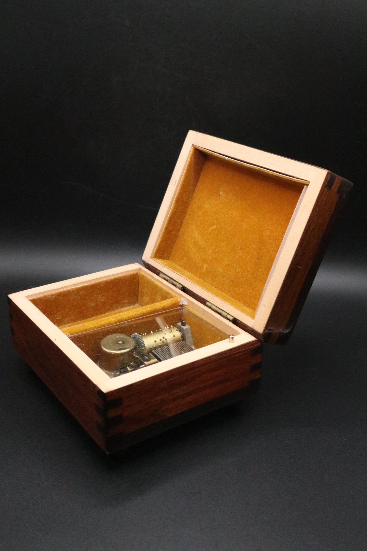 VINTAGE REUGE SWISS MVMT MUSIC TRINKET/JEWELRY BOX