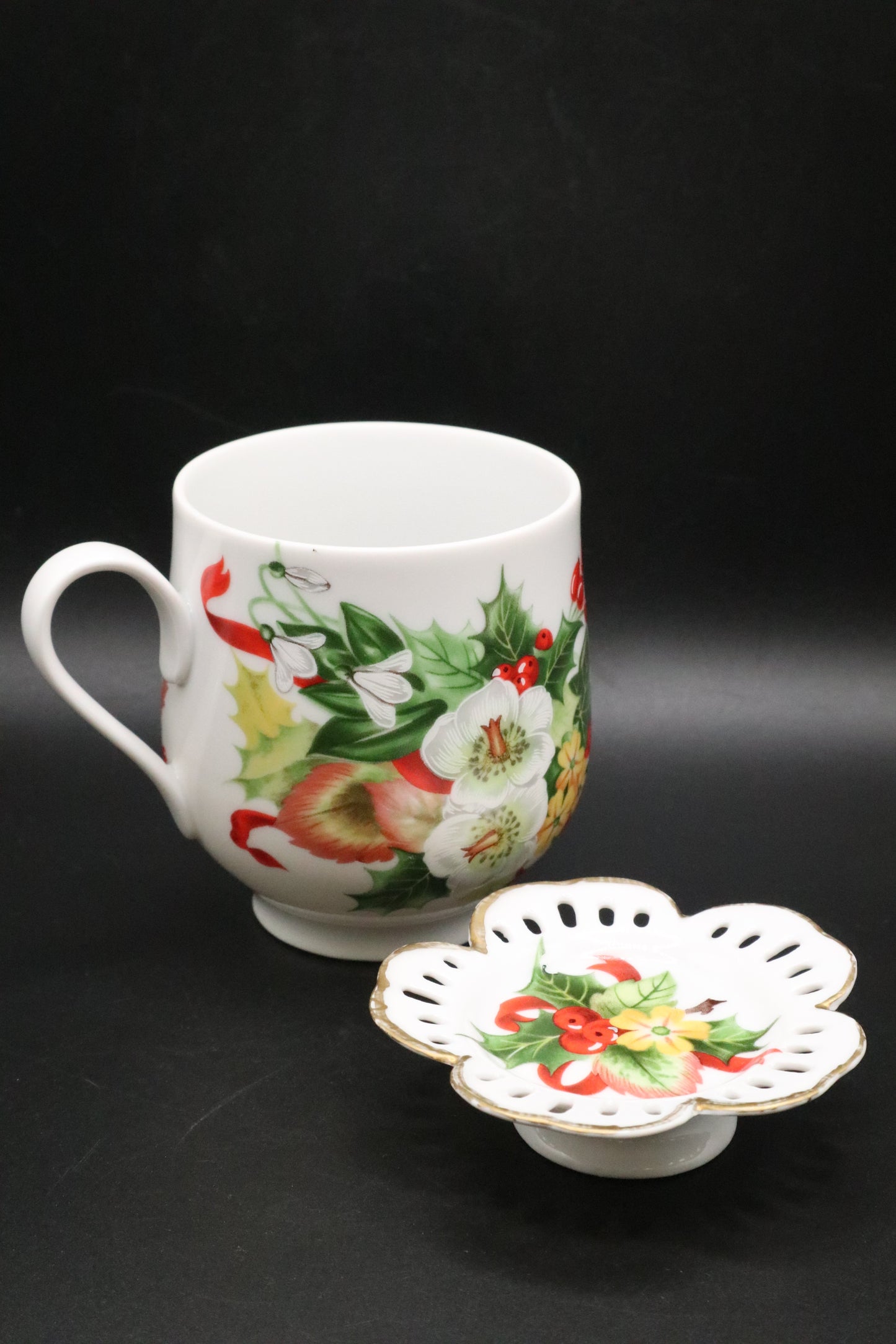 VINTAGE MARJ'S CHINA CLASSICS HOLIDAY TEA CUP W/TEABAG HOLDER
