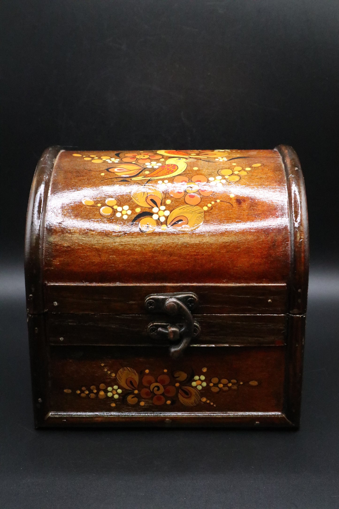VINTAGE HAND PAINTED SIXNE ART LACQUERED WOOD JEWELRY BOX