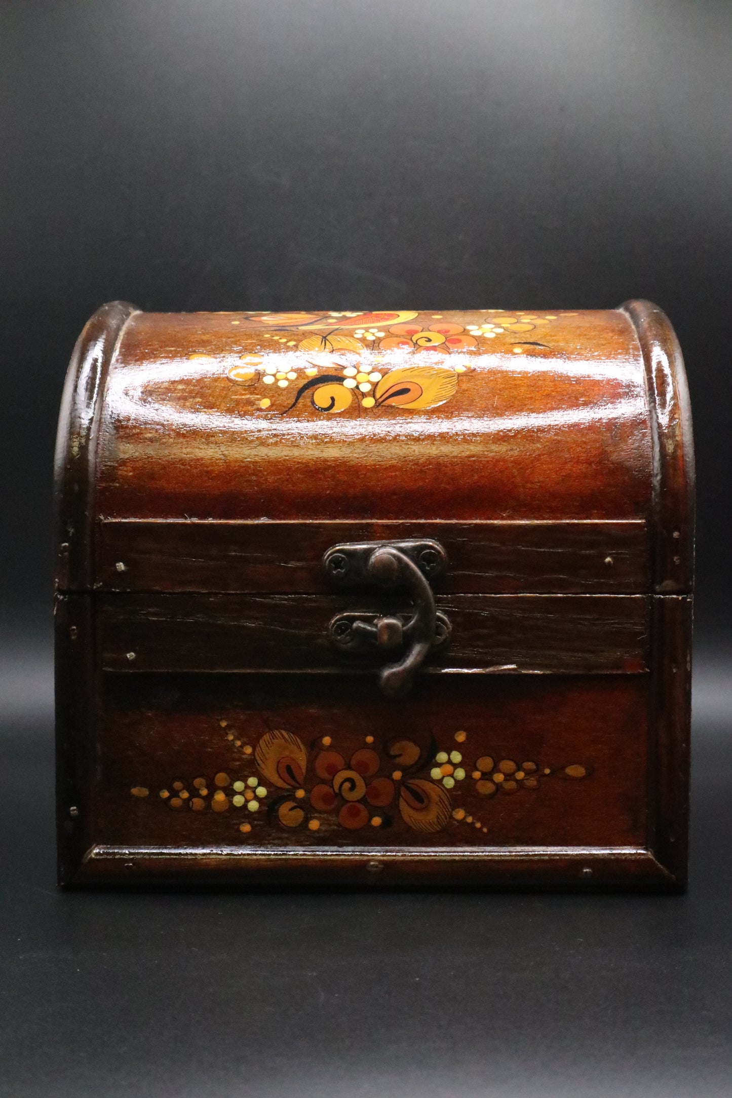 VINTAGE HAND PAINTED SIXNE ART LACQUERED WOOD JEWELRY BOX