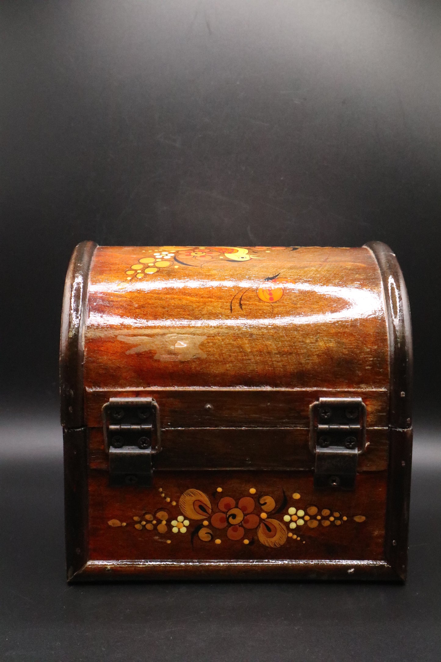 VINTAGE HAND PAINTED SIXNE ART LACQUERED WOOD JEWELRY BOX
