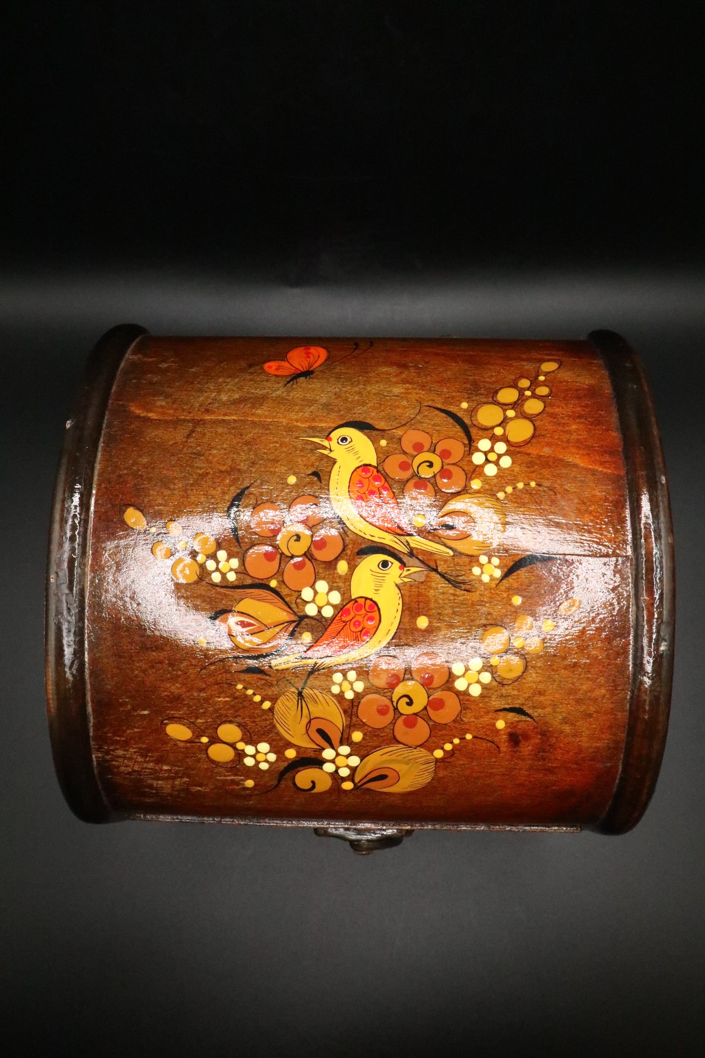 VINTAGE HAND PAINTED SIXNE ART LACQUERED WOOD JEWELRY BOX