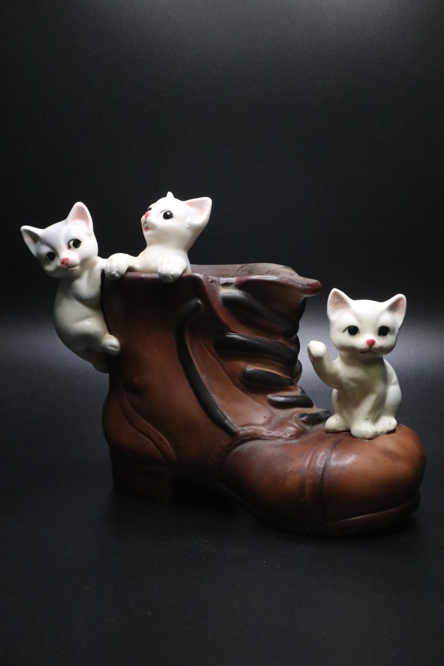 VINTAGE CERAMIC LIPPER AND MANN BOOT WITH CATS PLANTER (AS IS)
