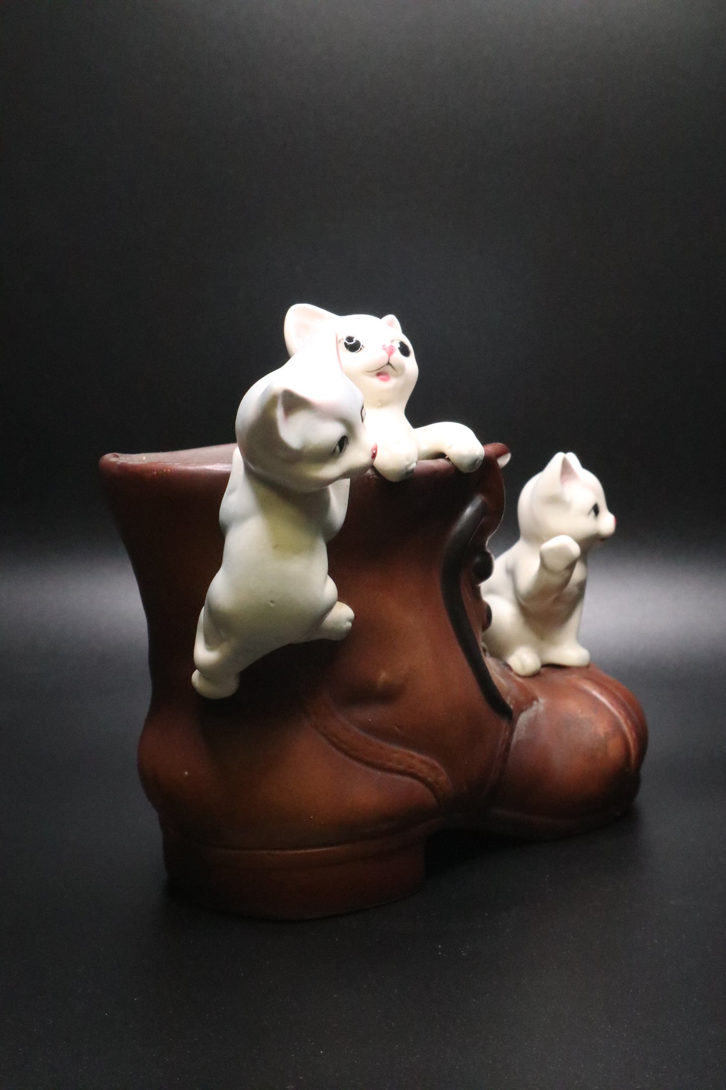 VINTAGE CERAMIC LIPPER AND MANN BOOT WITH CATS PLANTER (AS IS)