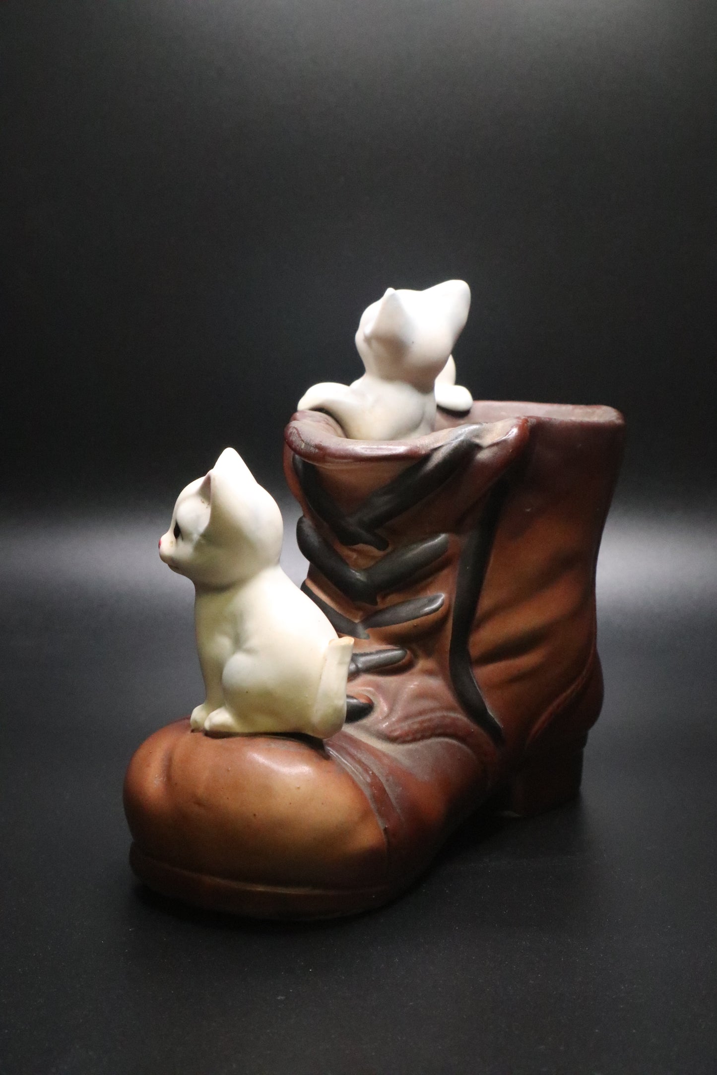 VINTAGE CERAMIC LIPPER AND MANN BOOT WITH CATS PLANTER (AS IS)