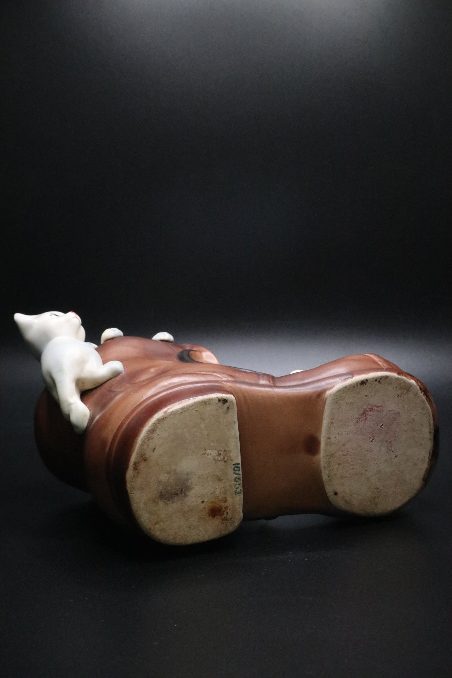 VINTAGE CERAMIC LIPPER AND MANN BOOT WITH CATS PLANTER (AS IS)