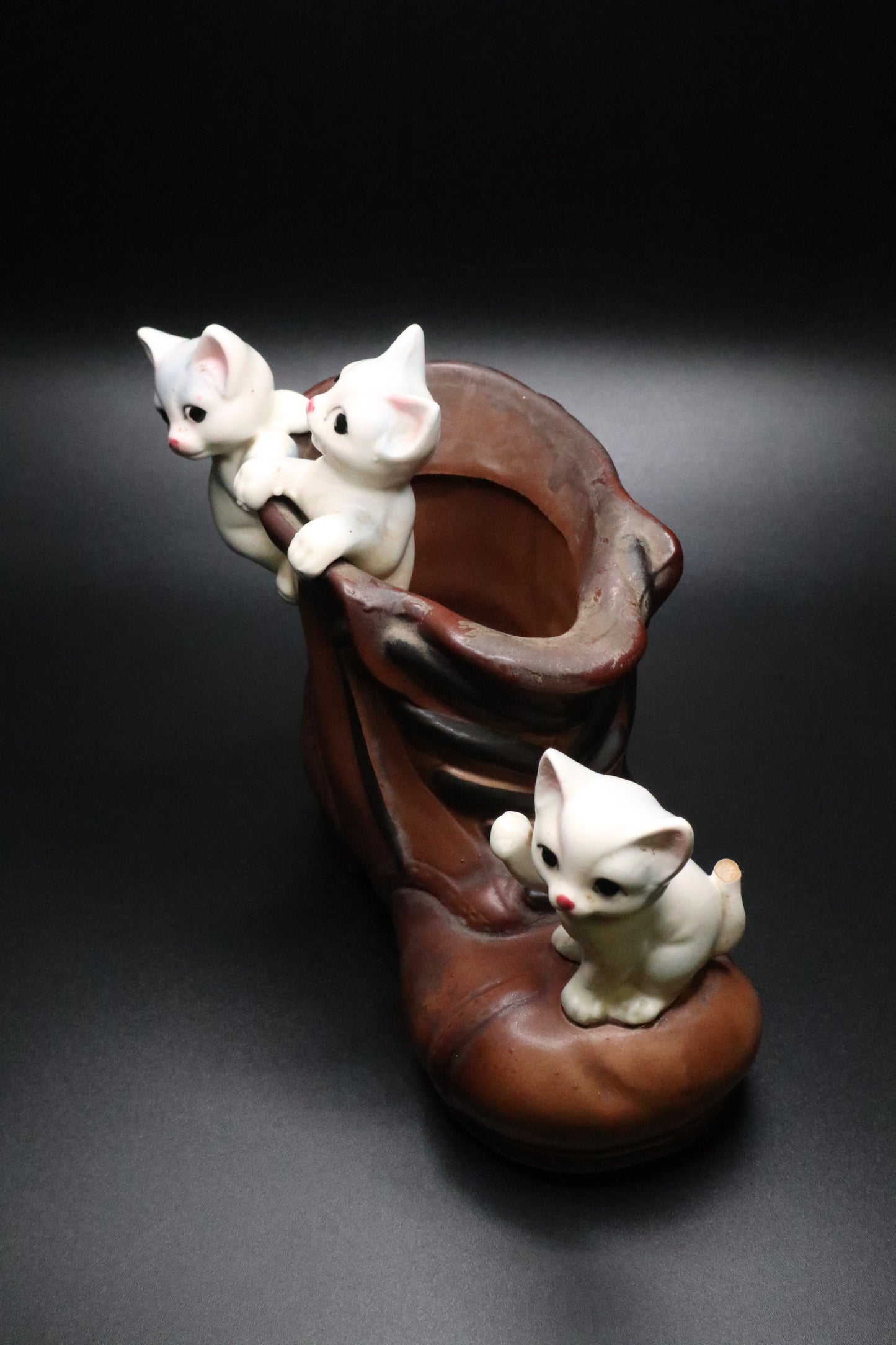 VINTAGE CERAMIC LIPPER AND MANN BOOT WITH CATS PLANTER (AS IS)
