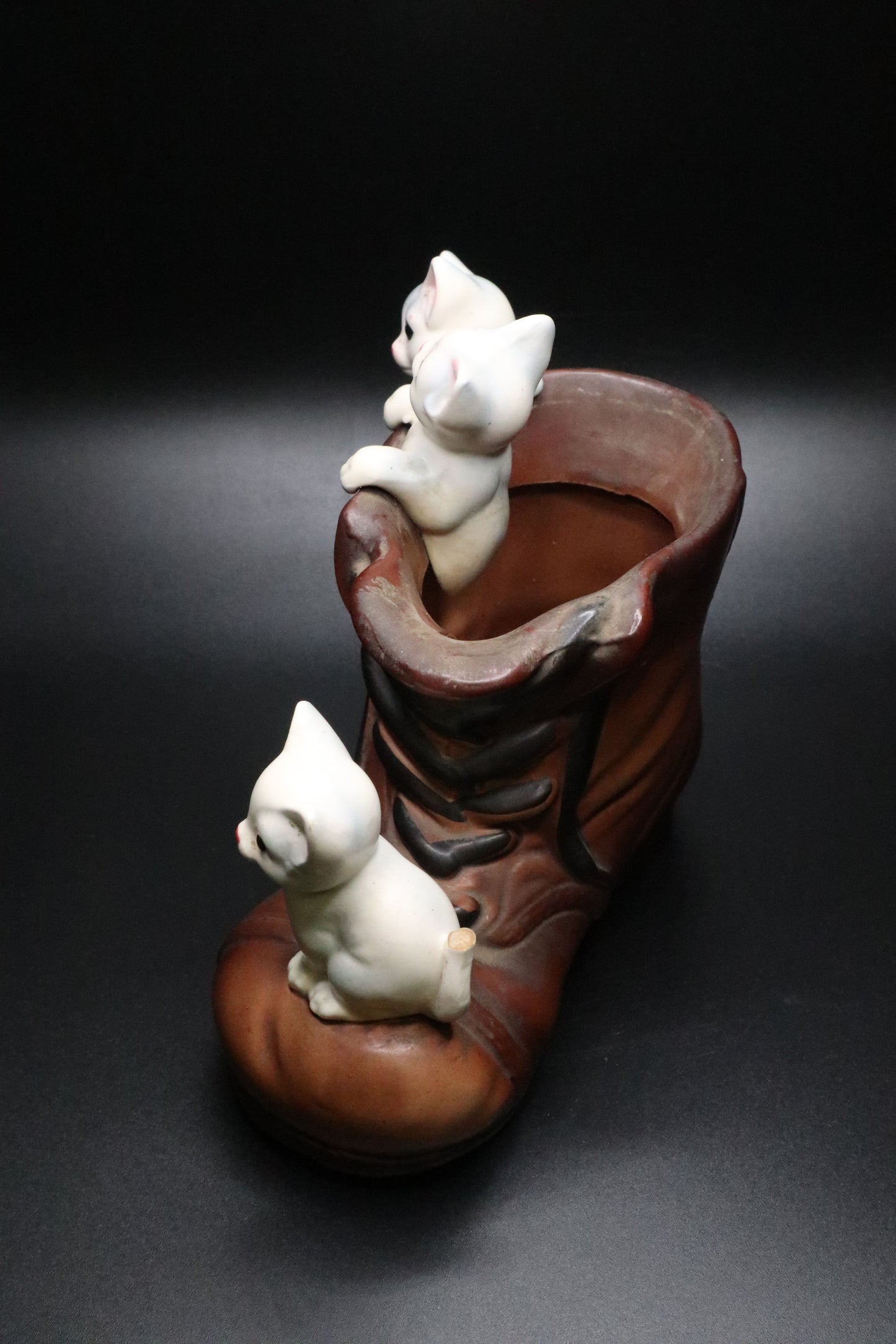 VINTAGE CERAMIC LIPPER AND MANN BOOT WITH CATS PLANTER (AS IS)