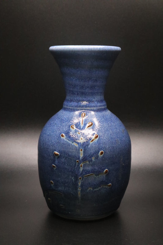 CARL SHEEHAN 1992 POTTERY VASE DEEP BLUE GLAZE WITH WEED DESIGN