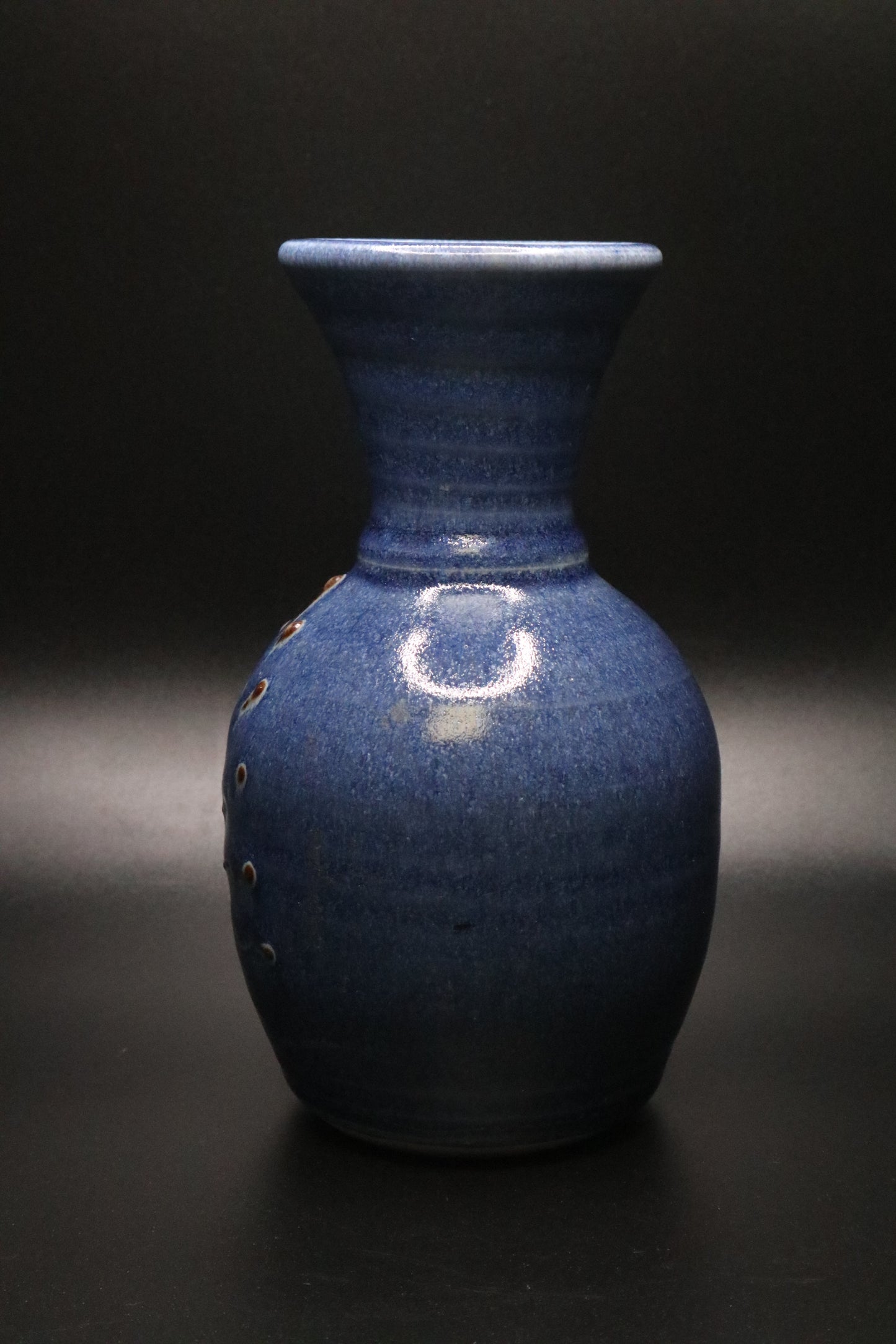 CARL SHEEHAN 1992 POTTERY VASE DEEP BLUE GLAZE WITH WEED DESIGN