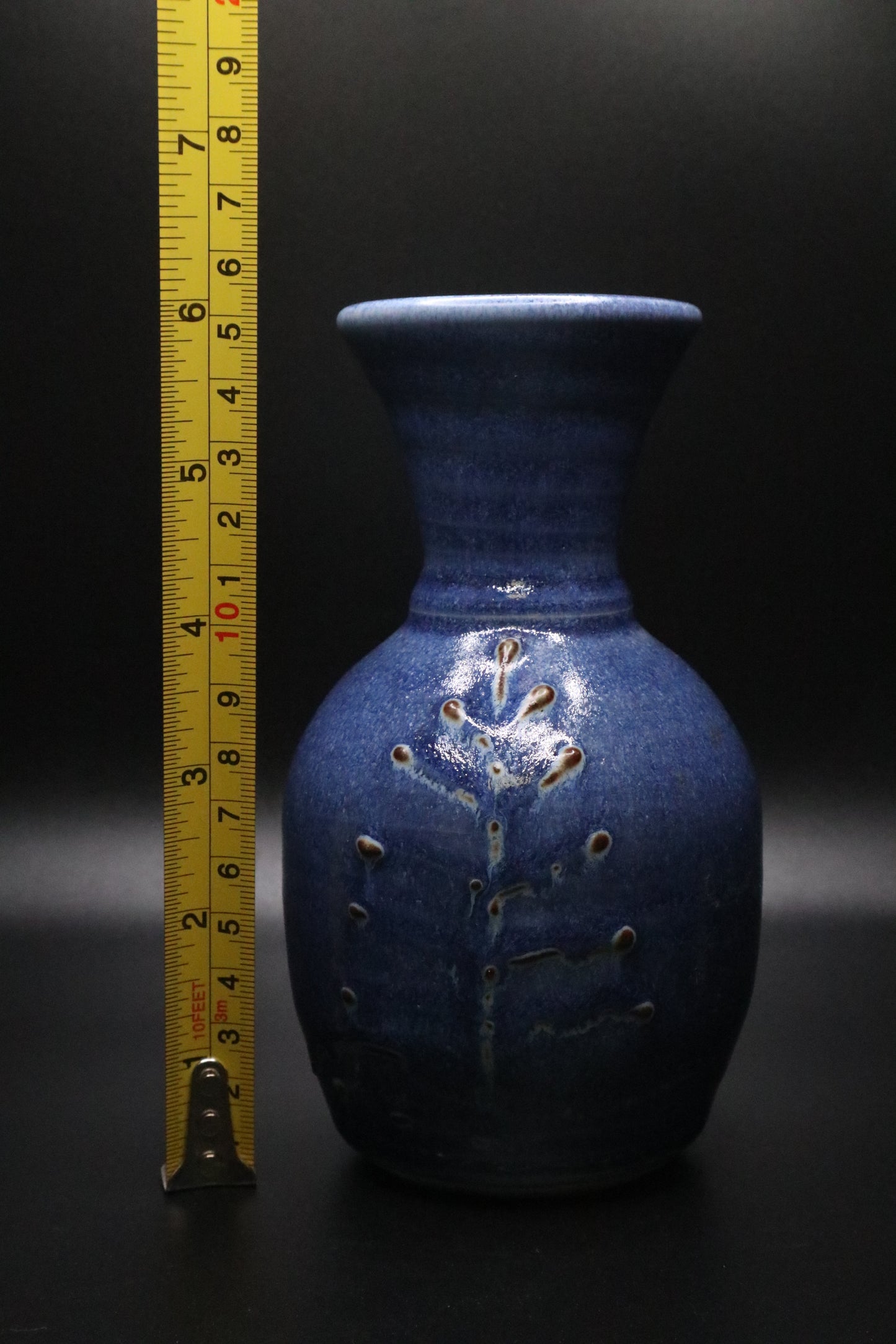CARL SHEEHAN 1992 POTTERY VASE DEEP BLUE GLAZE WITH WEED DESIGN