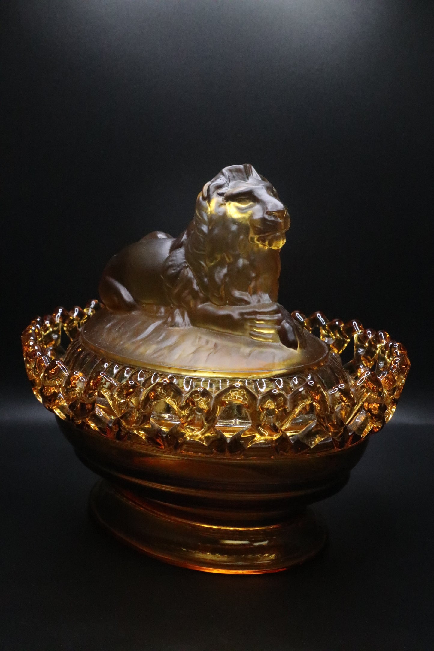 VINTAGE IMPERIAL GLASS AMBER COVERED NESTING LION