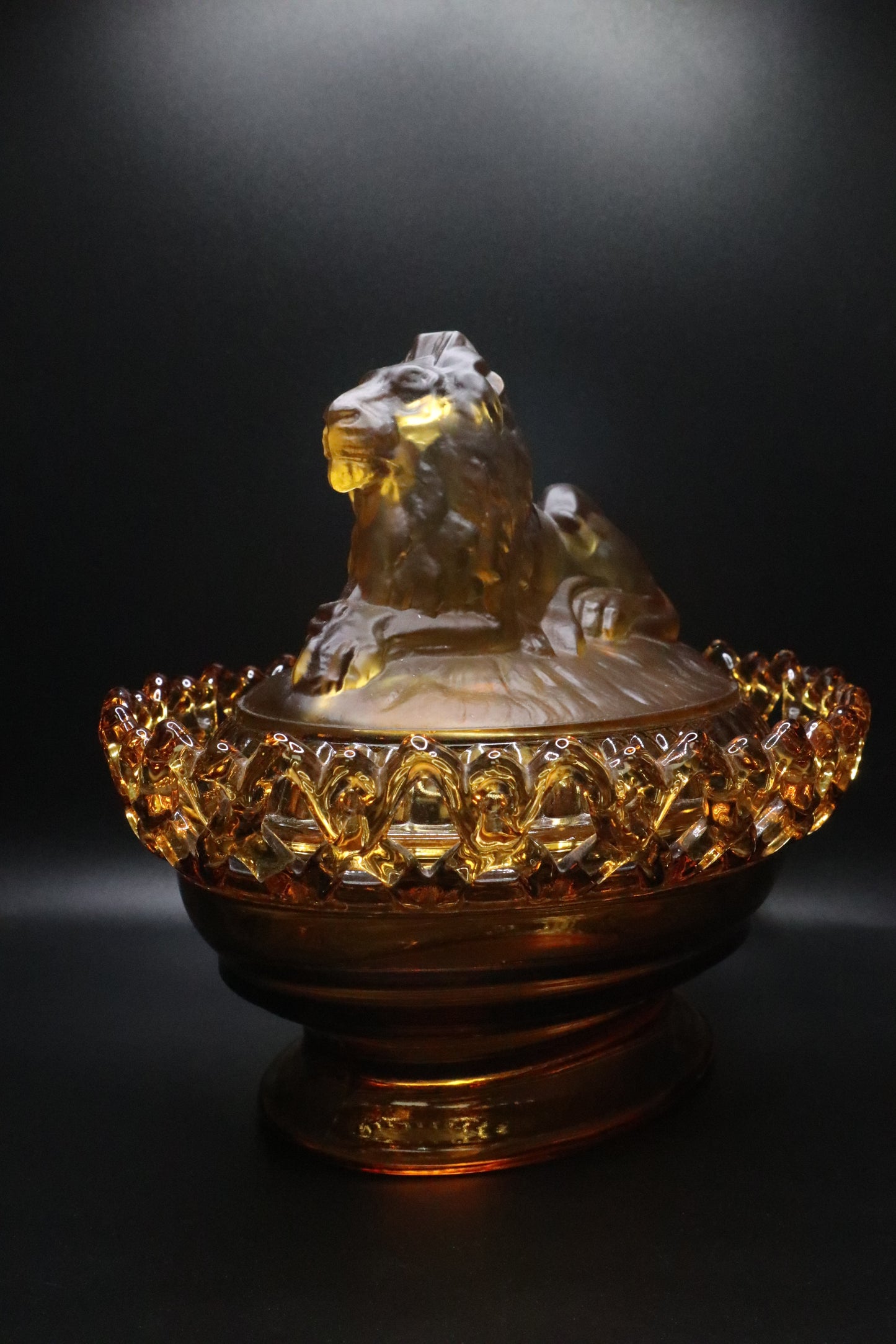 VINTAGE IMPERIAL GLASS AMBER COVERED NESTING LION