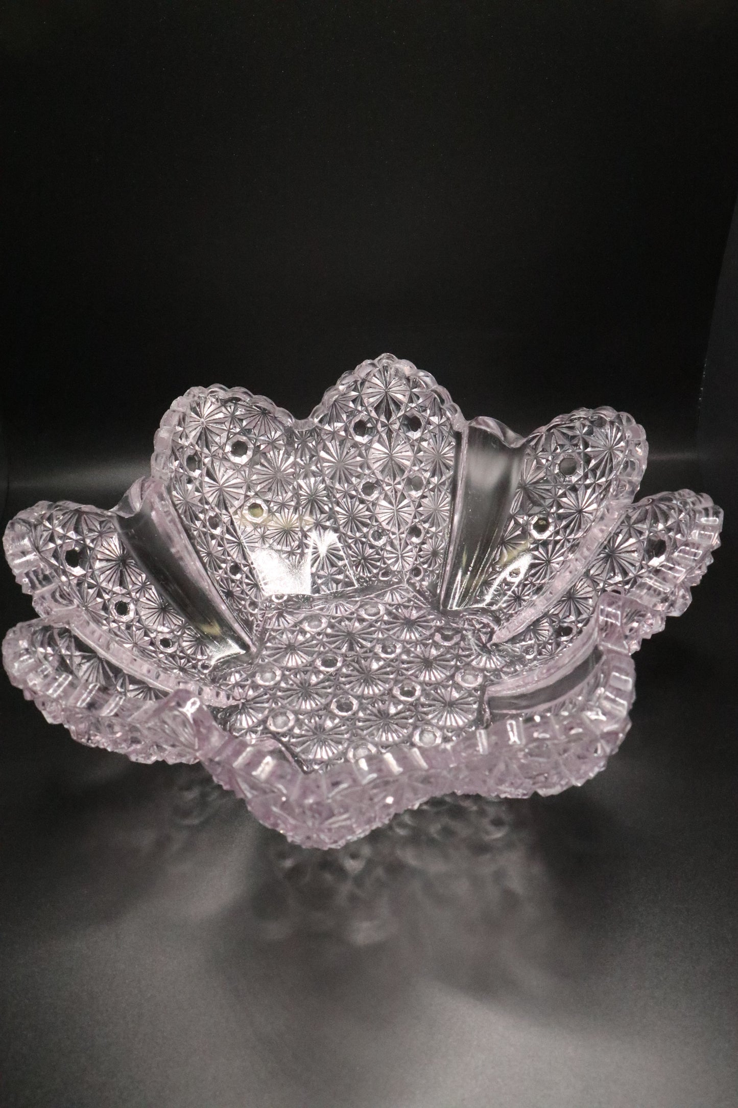 VINTAGE DAISY AND BUTTON SAWTOOTH CUT LAVENDER CRYSTAL SET OF 5 SMALL BOWLS AND 1 MEDIUM