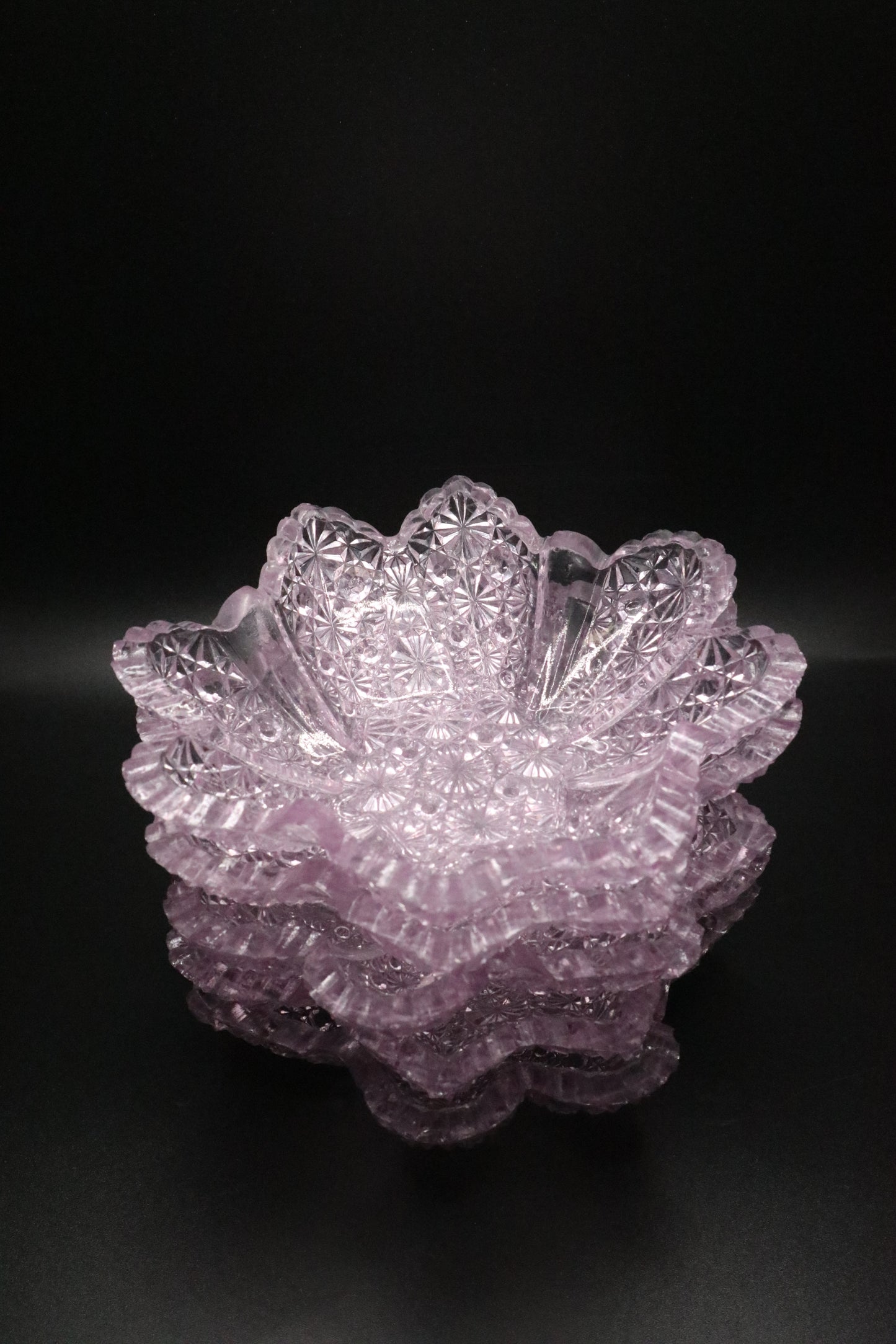 VINTAGE DAISY AND BUTTON SAWTOOTH CUT LAVENDER CRYSTAL SET OF 5 SMALL BOWLS AND 1 MEDIUM