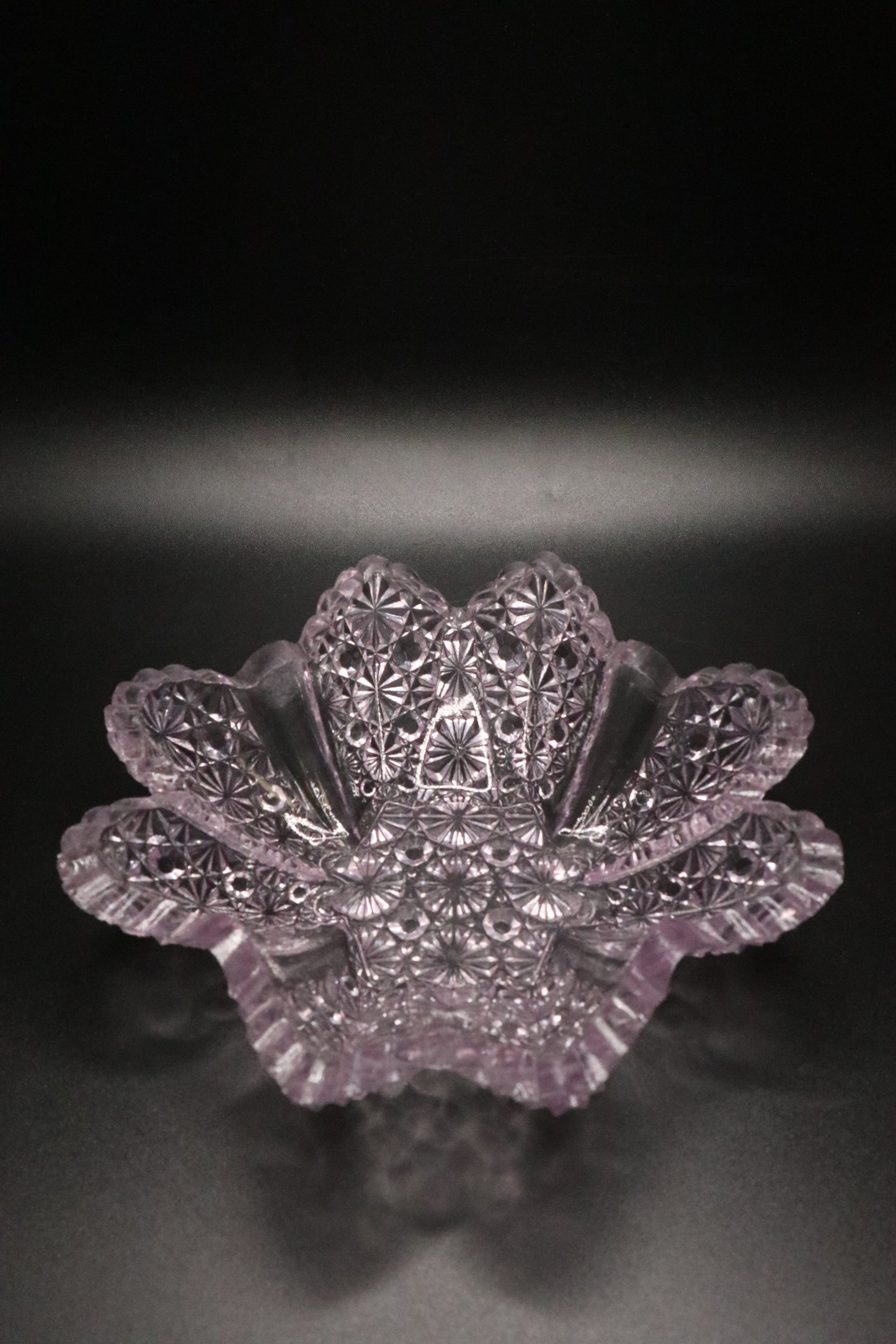 VINTAGE DAISY AND BUTTON SAWTOOTH CUT LAVENDER CRYSTAL SET OF 5 SMALL BOWLS AND 1 MEDIUM