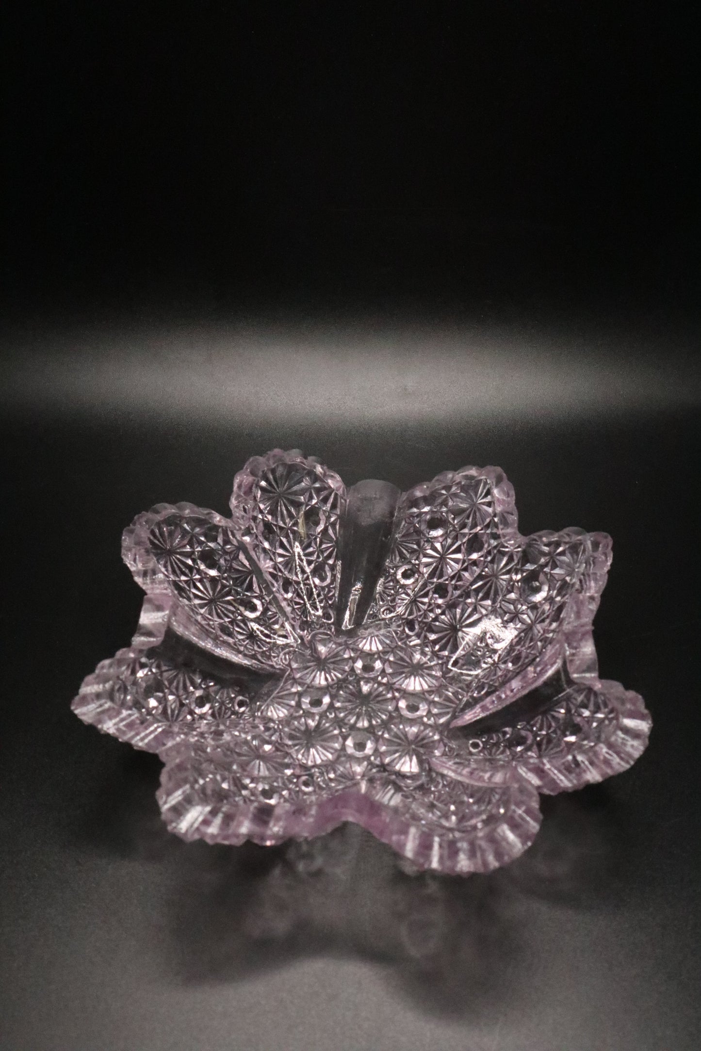 VINTAGE DAISY AND BUTTON SAWTOOTH CUT LAVENDER CRYSTAL SET OF 5 SMALL BOWLS AND 1 MEDIUM